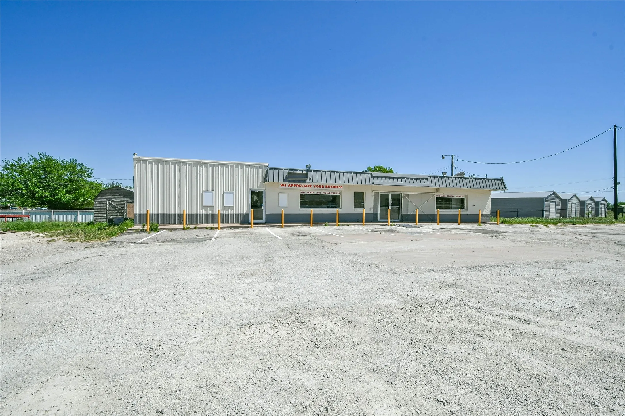 Business For Sale in Erath County , 641 S Patrick Street, Dublin, Texas 76446, 0, 0, Garage spaces, 2,550 Sqft, built in 0, Preowned, mls#20372984, Real Estate Agent in Dublin, Homes For Sale in Erath county, Homes For Sale in Dublin, Realtor in Dublin Texas, Real Estate Brokerage Independent Realty Texas, Luminita Cordes Realtor