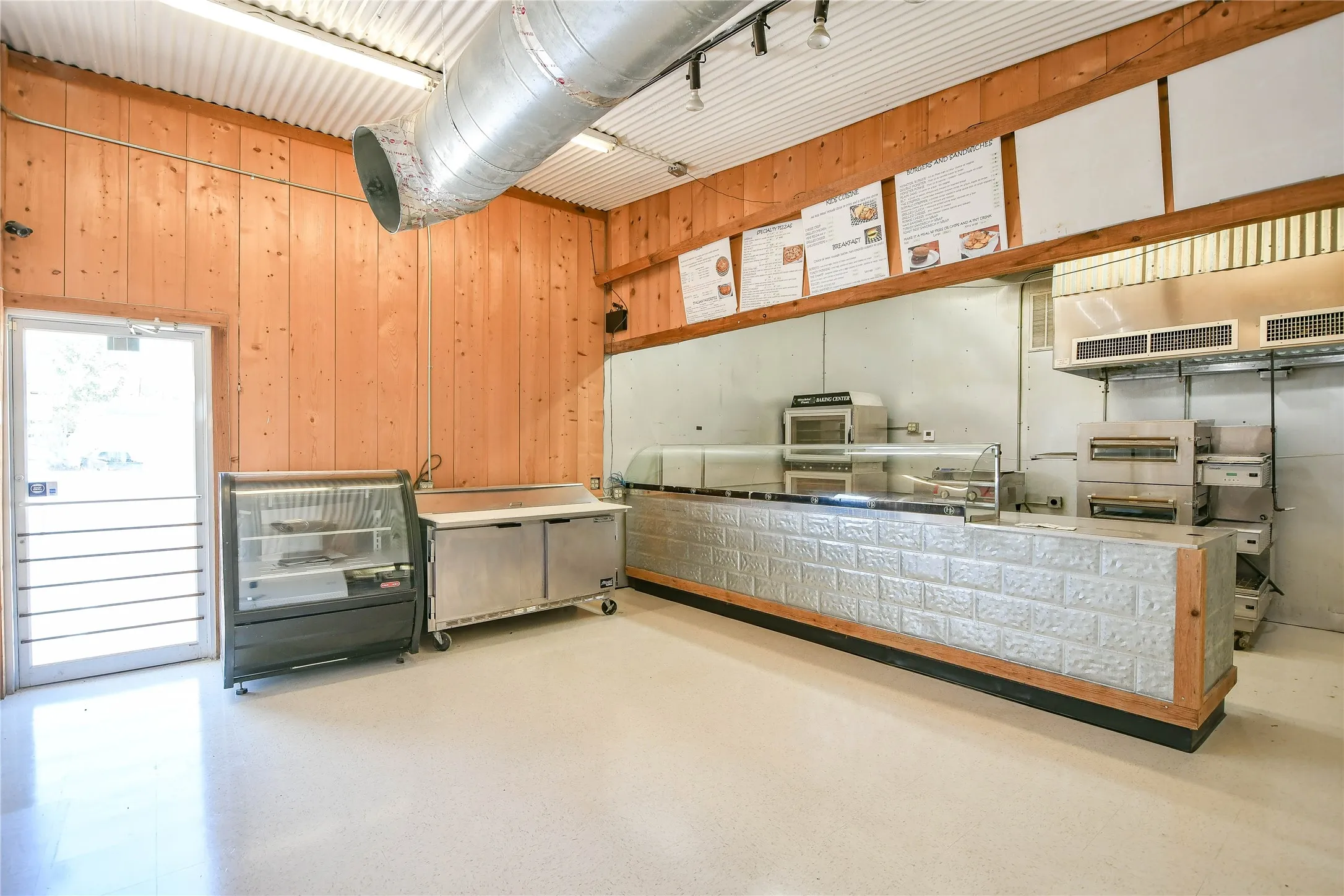 Business For Sale in Erath County , 641 S Patrick Street, Dublin, Texas 76446, 0, 0, Garage spaces, 2,550 Sqft, built in 0, Preowned, mls#20372984, Real Estate Agent in Dublin, Homes For Sale in Erath county, Homes For Sale in Dublin, Realtor in Dublin Texas, Real Estate Brokerage Independent Realty Texas, Luminita Cordes Realtor