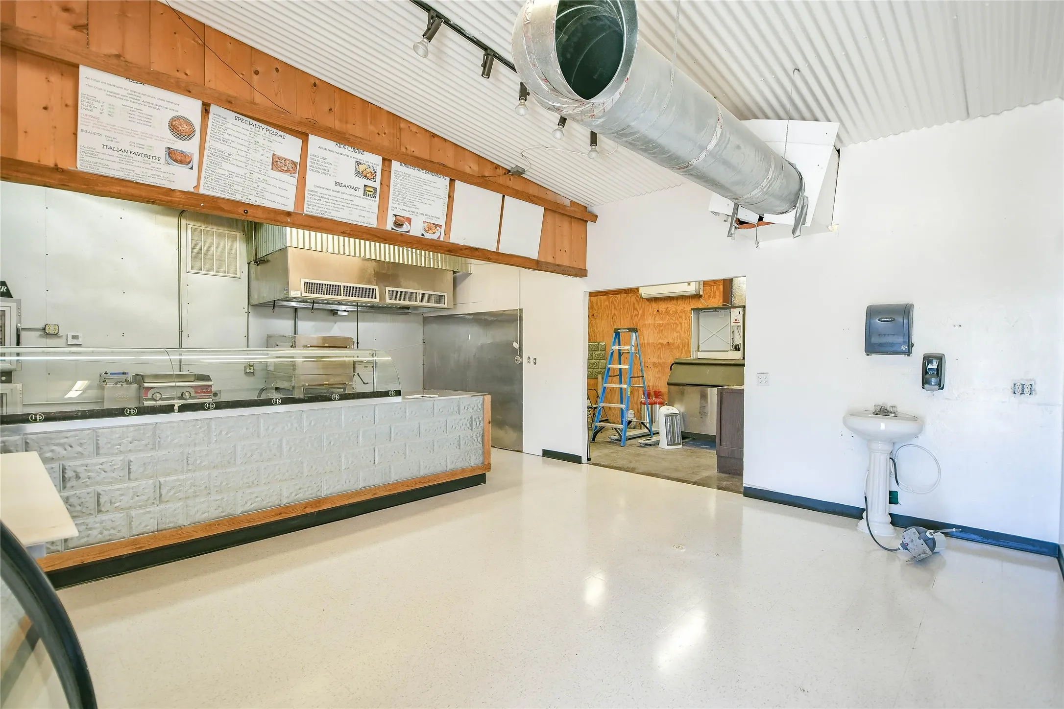 Business For Sale in Erath County , 641 S Patrick Street, Dublin, Texas 76446, 0, 0, Garage spaces, 2,550 Sqft, built in 0, Preowned, mls#20372984, Real Estate Agent in Dublin, Homes For Sale in Erath county, Homes For Sale in Dublin, Realtor in Dublin Texas, Real Estate Brokerage Independent Realty Texas, Luminita Cordes Realtor