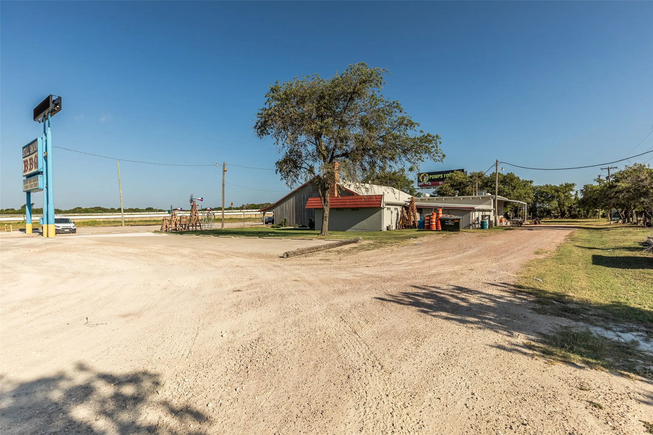 Business For Sale in Hill County , 212 S Hickory Street, Abbott, Texas 76621, 0, 0, Garage spaces, 8,351 Sqft, built in 1965, Preowned, mls#20381908, Real Estate Agent in Abbott, Homes For Sale in Hill county, Homes For Sale in Abbott, Realtor in Abbott Texas, Real Estate Brokerage Independent Realty Texas, Luminita Cordes Realtor
