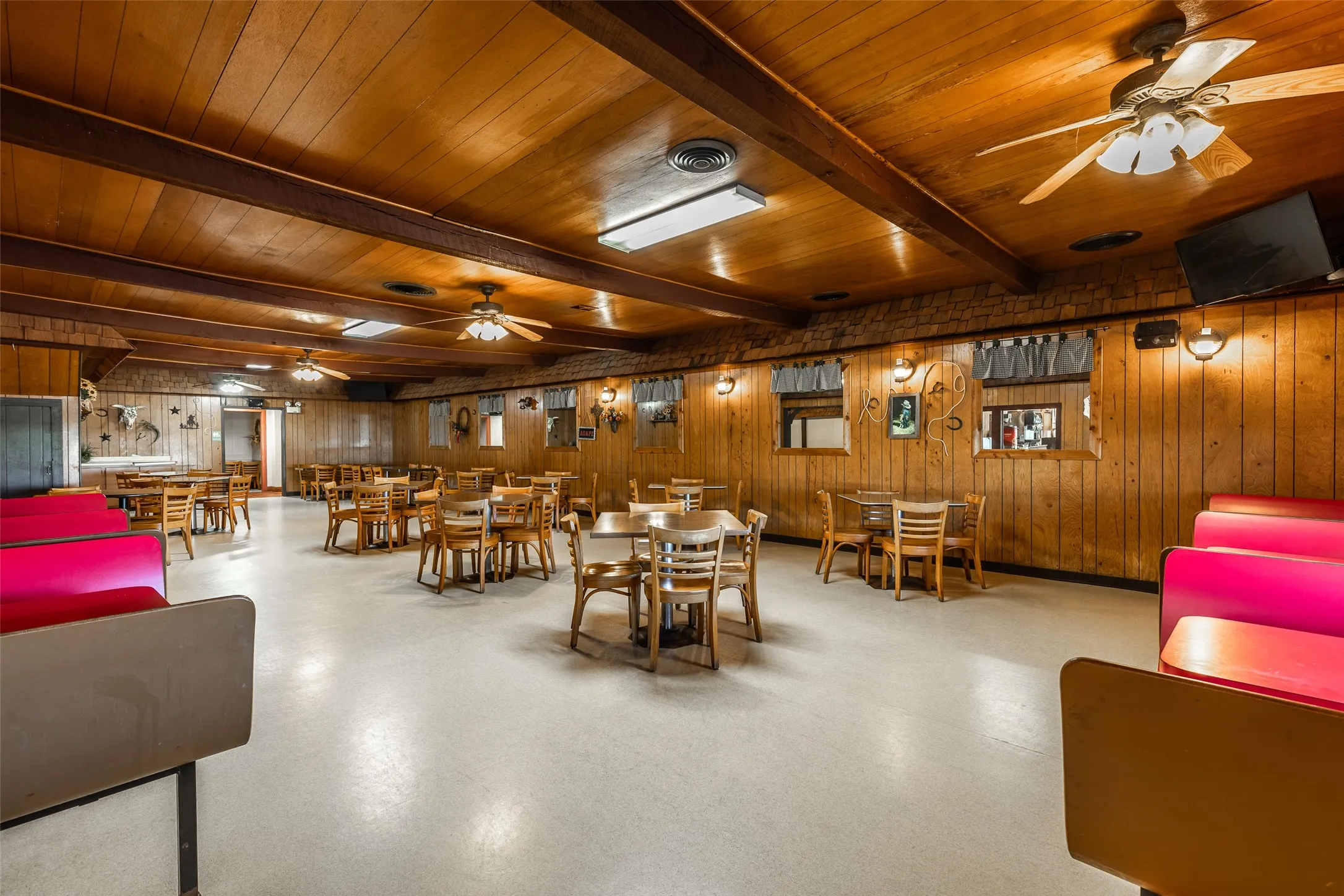 Business For Sale in Hill County , 212 S Hickory Street, Abbott, Texas 76621, 0, 0, Garage spaces, 8,351 Sqft, built in 1965, Preowned, mls#20381908, Real Estate Agent in Abbott, Homes For Sale in Hill county, Homes For Sale in Abbott, Realtor in Abbott Texas, Real Estate Brokerage Independent Realty Texas, Luminita Cordes Realtor