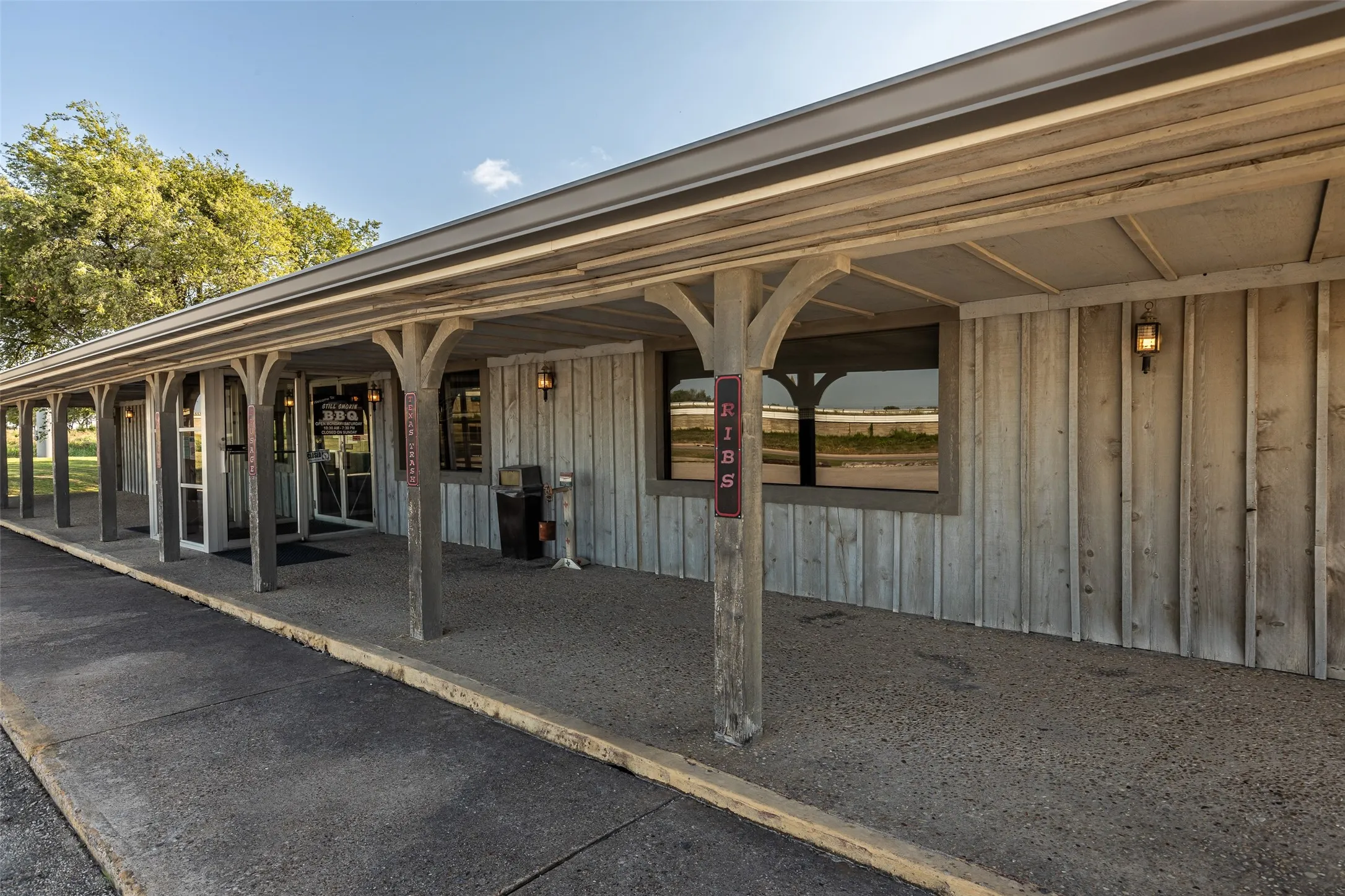 Business For Sale in Hill County , 212 S Hickory Street, Abbott, Texas 76621, 0, 0, Garage spaces, 8,351 Sqft, built in 1965, Preowned, mls#20381908, Real Estate Agent in Abbott, Homes For Sale in Hill county, Homes For Sale in Abbott, Realtor in Abbott Texas, Real Estate Brokerage Independent Realty Texas, Luminita Cordes Realtor