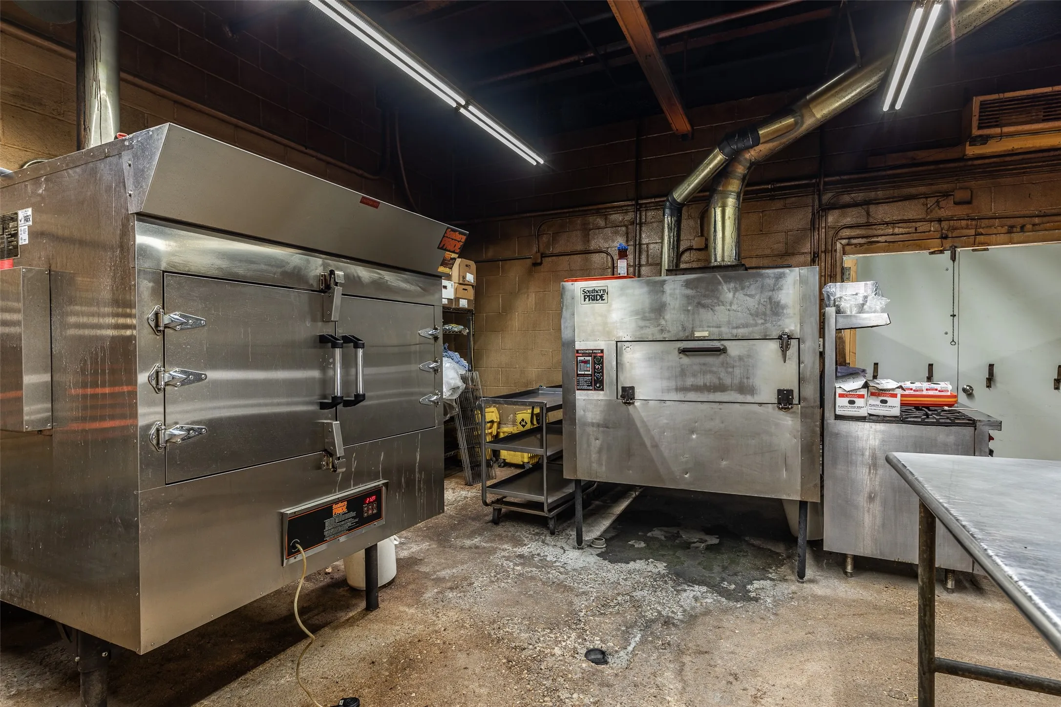 Business For Sale in Hill County , 212 S Hickory Street, Abbott, Texas 76621, 0, 0, Garage spaces, 8,351 Sqft, built in 1965, Preowned, mls#20381908, Real Estate Agent in Abbott, Homes For Sale in Hill county, Homes For Sale in Abbott, Realtor in Abbott Texas, Real Estate Brokerage Independent Realty Texas, Luminita Cordes Realtor