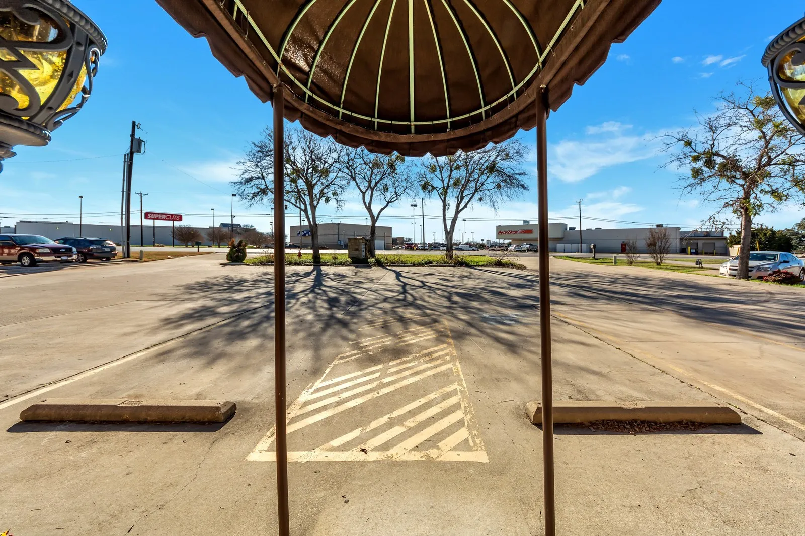 Office For Sale in Tarrant County , 6712 Azle Avenue, Lake Worth, Texas 76135, 0, 0, Garage spaces, 0 Sqft, built in 1950, Preowned, mls#20406219, Real Estate Agent in Lake Worth, Homes For Sale in Tarrant county, Homes For Sale in Lake Worth, Realtor in Lake Worth Texas, Real Estate Brokerage Independent Realty Texas, Luminita Cordes Realtor