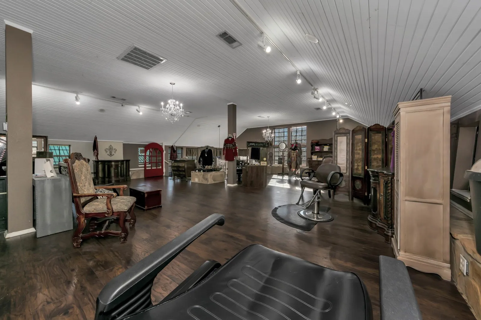 Office For Sale in Tarrant County , 6712 Azle Avenue, Lake Worth, Texas 76135, 0, 0, Garage spaces, 0 Sqft, built in 1950, Preowned, mls#20406219, Real Estate Agent in Lake Worth, Homes For Sale in Tarrant county, Homes For Sale in Lake Worth, Realtor in Lake Worth Texas, Real Estate Brokerage Independent Realty Texas, Luminita Cordes Realtor