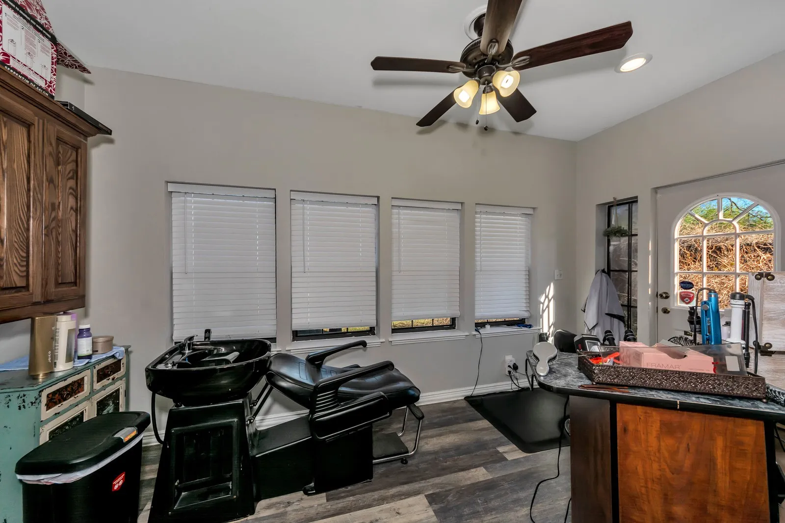 Office For Sale in Tarrant County , 6712 Azle Avenue, Lake Worth, Texas 76135, 0, 0, Garage spaces, 0 Sqft, built in 1950, Preowned, mls#20406219, Real Estate Agent in Lake Worth, Homes For Sale in Tarrant county, Homes For Sale in Lake Worth, Realtor in Lake Worth Texas, Real Estate Brokerage Independent Realty Texas, Luminita Cordes Realtor