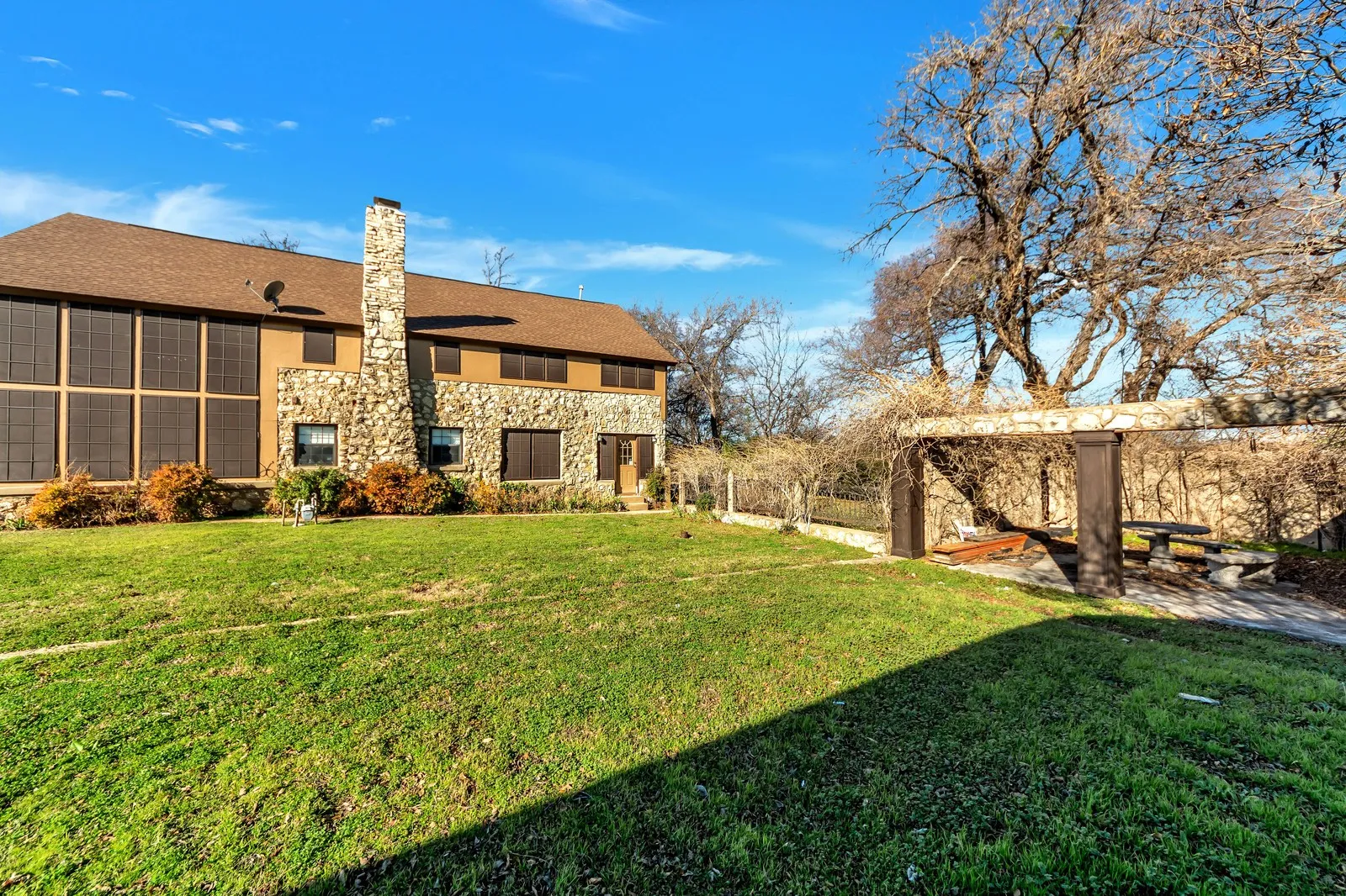 Office For Sale in Tarrant County , 6712 Azle Avenue, Lake Worth, Texas 76135, 0, 0, Garage spaces, 0 Sqft, built in 1950, Preowned, mls#20406219, Real Estate Agent in Lake Worth, Homes For Sale in Tarrant county, Homes For Sale in Lake Worth, Realtor in Lake Worth Texas, Real Estate Brokerage Independent Realty Texas, Luminita Cordes Realtor