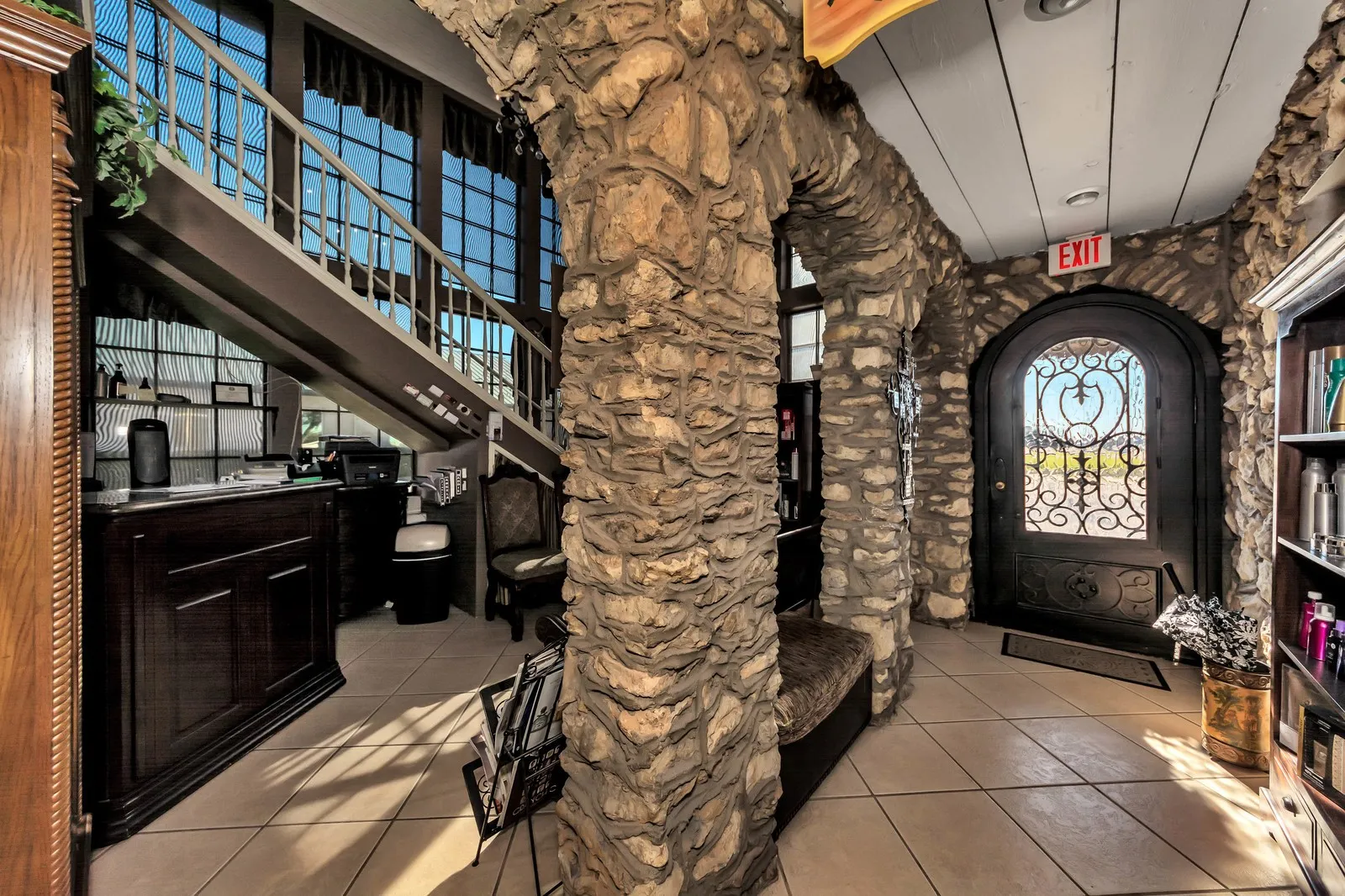 Office For Sale in Tarrant County , 6712 Azle Avenue, Lake Worth, Texas 76135, 0, 0, Garage spaces, 0 Sqft, built in 1950, Preowned, mls#20406219, Real Estate Agent in Lake Worth, Homes For Sale in Tarrant county, Homes For Sale in Lake Worth, Realtor in Lake Worth Texas, Real Estate Brokerage Independent Realty Texas, Luminita Cordes Realtor