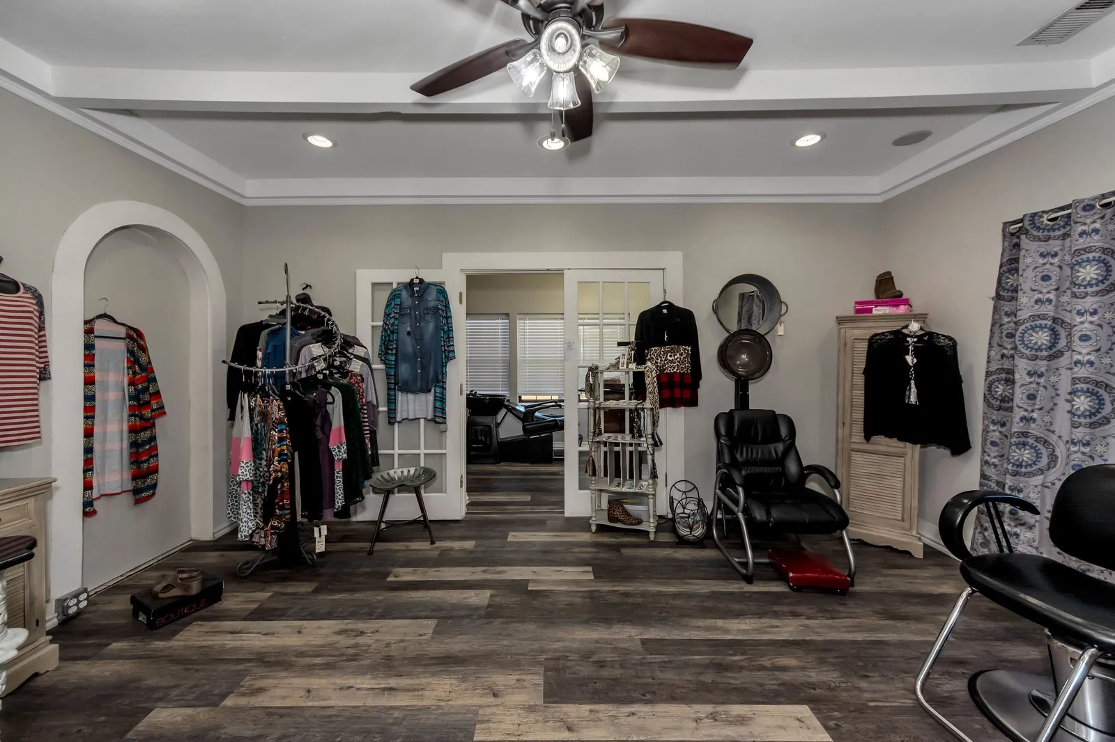 Office For Sale in Tarrant County , 6712 Azle Avenue, Lake Worth, Texas 76135, 0, 0, Garage spaces, 0 Sqft, built in 1950, Preowned, mls#20406219, Real Estate Agent in Lake Worth, Homes For Sale in Tarrant county, Homes For Sale in Lake Worth, Realtor in Lake Worth Texas, Real Estate Brokerage Independent Realty Texas, Luminita Cordes Realtor