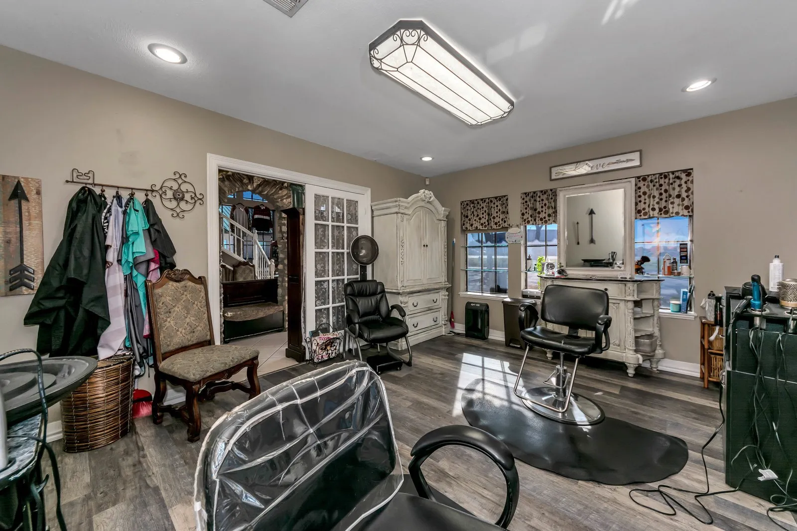 Office For Sale in Tarrant County , 6712 Azle Avenue, Lake Worth, Texas 76135, 0, 0, Garage spaces, 0 Sqft, built in 1950, Preowned, mls#20406219, Real Estate Agent in Lake Worth, Homes For Sale in Tarrant county, Homes For Sale in Lake Worth, Realtor in Lake Worth Texas, Real Estate Brokerage Independent Realty Texas, Luminita Cordes Realtor