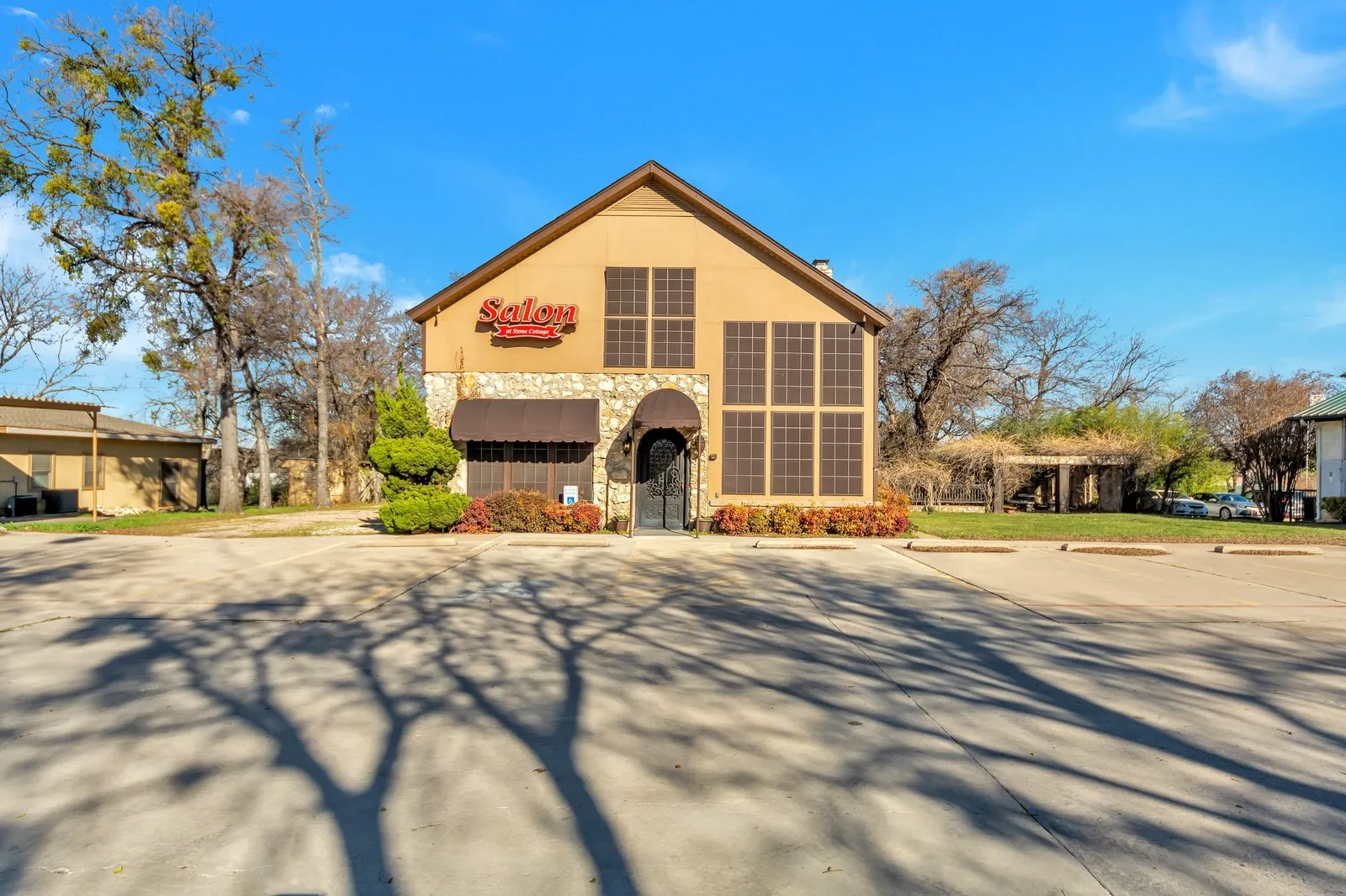 Office For Sale in Tarrant County , 6712 Azle Avenue, Lake Worth, Texas 76135, 0, 0, Garage spaces, 0 Sqft, built in 1950, Preowned, mls#20406219, Real Estate Agent in Lake Worth, Homes For Sale in Tarrant county, Homes For Sale in Lake Worth, Realtor in Lake Worth Texas, Real Estate Brokerage Independent Realty Texas, Luminita Cordes Realtor