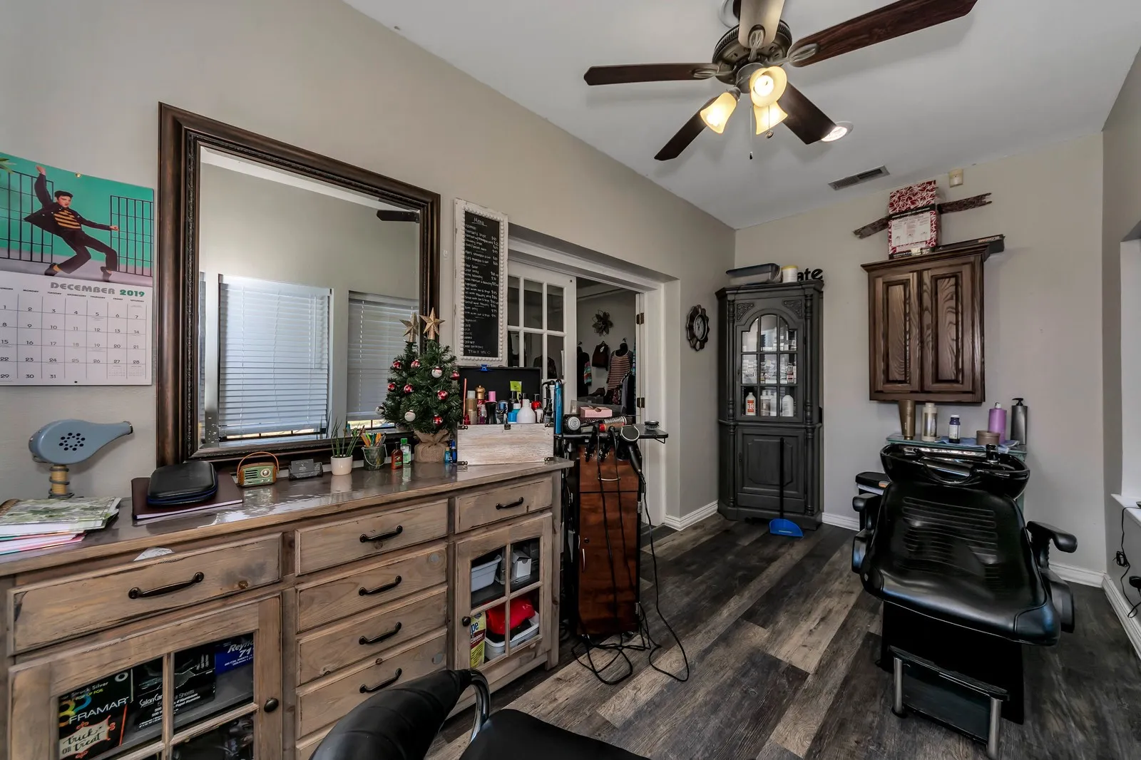 Office For Sale in Tarrant County , 6712 Azle Avenue, Lake Worth, Texas 76135, 0, 0, Garage spaces, 0 Sqft, built in 1950, Preowned, mls#20406219, Real Estate Agent in Lake Worth, Homes For Sale in Tarrant county, Homes For Sale in Lake Worth, Realtor in Lake Worth Texas, Real Estate Brokerage Independent Realty Texas, Luminita Cordes Realtor