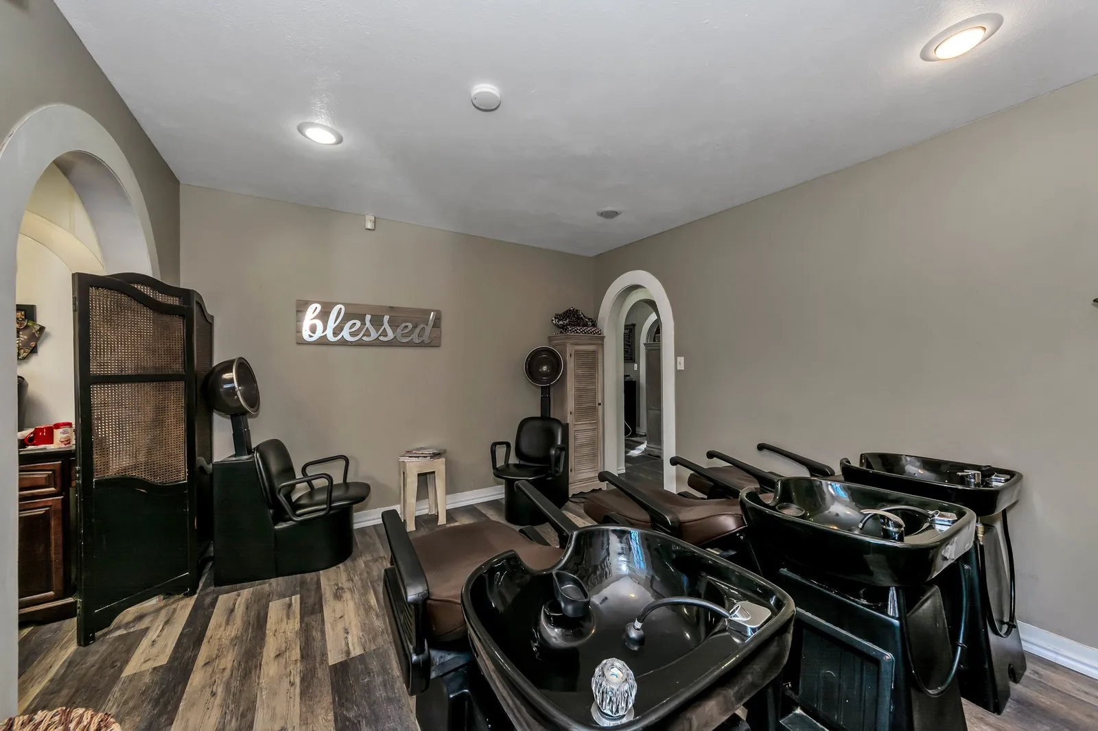 Office For Sale in Tarrant County , 6712 Azle Avenue, Lake Worth, Texas 76135, 0, 0, Garage spaces, 0 Sqft, built in 1950, Preowned, mls#20406219, Real Estate Agent in Lake Worth, Homes For Sale in Tarrant county, Homes For Sale in Lake Worth, Realtor in Lake Worth Texas, Real Estate Brokerage Independent Realty Texas, Luminita Cordes Realtor
