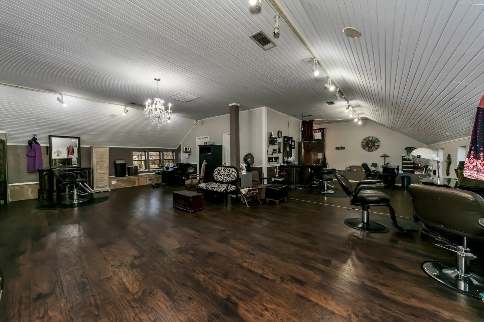 Office For Sale in Tarrant County , 6712 Azle Avenue, Lake Worth, Texas 76135, 0, 0, Garage spaces, 0 Sqft, built in 1950, Preowned, mls#20406219, Real Estate Agent in Lake Worth, Homes For Sale in Tarrant county, Homes For Sale in Lake Worth, Realtor in Lake Worth Texas, Real Estate Brokerage Independent Realty Texas, Luminita Cordes Realtor