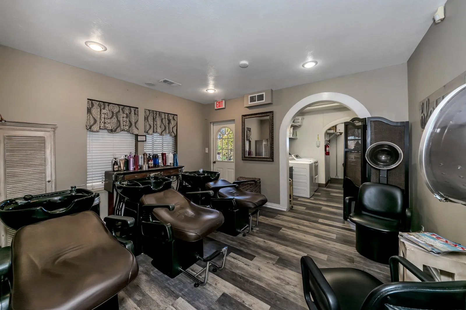Office For Sale in Tarrant County , 6712 Azle Avenue, Lake Worth, Texas 76135, 0, 0, Garage spaces, 0 Sqft, built in 1950, Preowned, mls#20406219, Real Estate Agent in Lake Worth, Homes For Sale in Tarrant county, Homes For Sale in Lake Worth, Realtor in Lake Worth Texas, Real Estate Brokerage Independent Realty Texas, Luminita Cordes Realtor