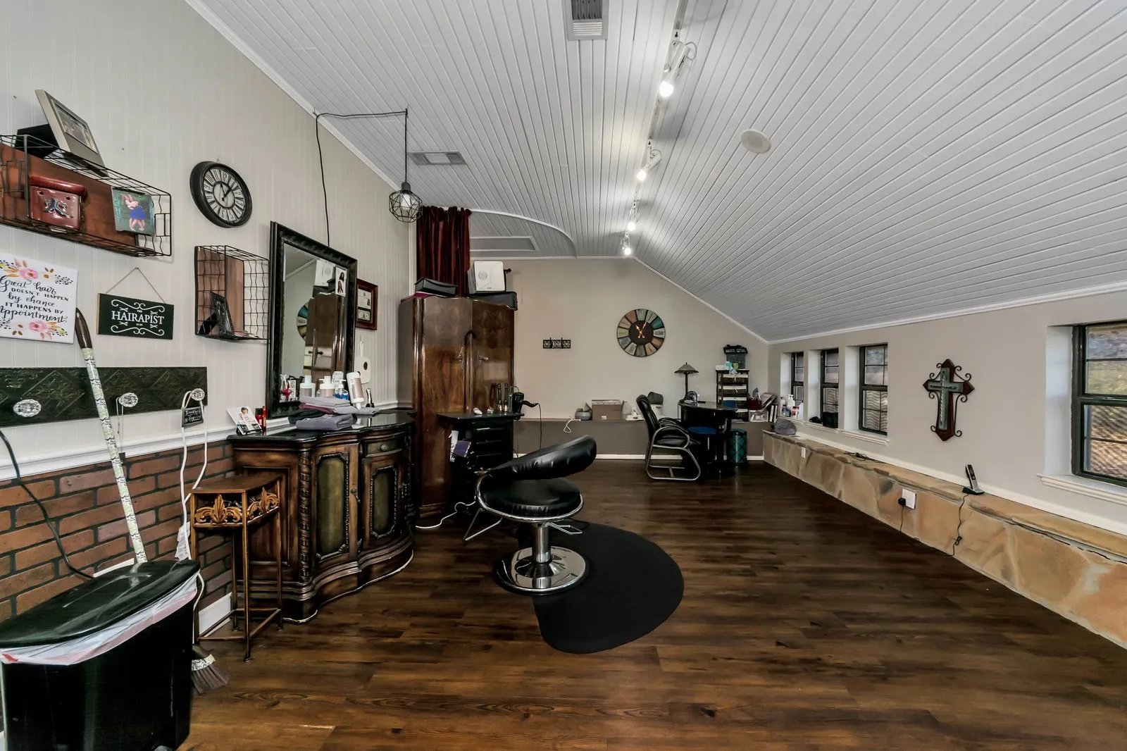 Office For Sale in Tarrant County , 6712 Azle Avenue, Lake Worth, Texas 76135, 0, 0, Garage spaces, 0 Sqft, built in 1950, Preowned, mls#20406219, Real Estate Agent in Lake Worth, Homes For Sale in Tarrant county, Homes For Sale in Lake Worth, Realtor in Lake Worth Texas, Real Estate Brokerage Independent Realty Texas, Luminita Cordes Realtor