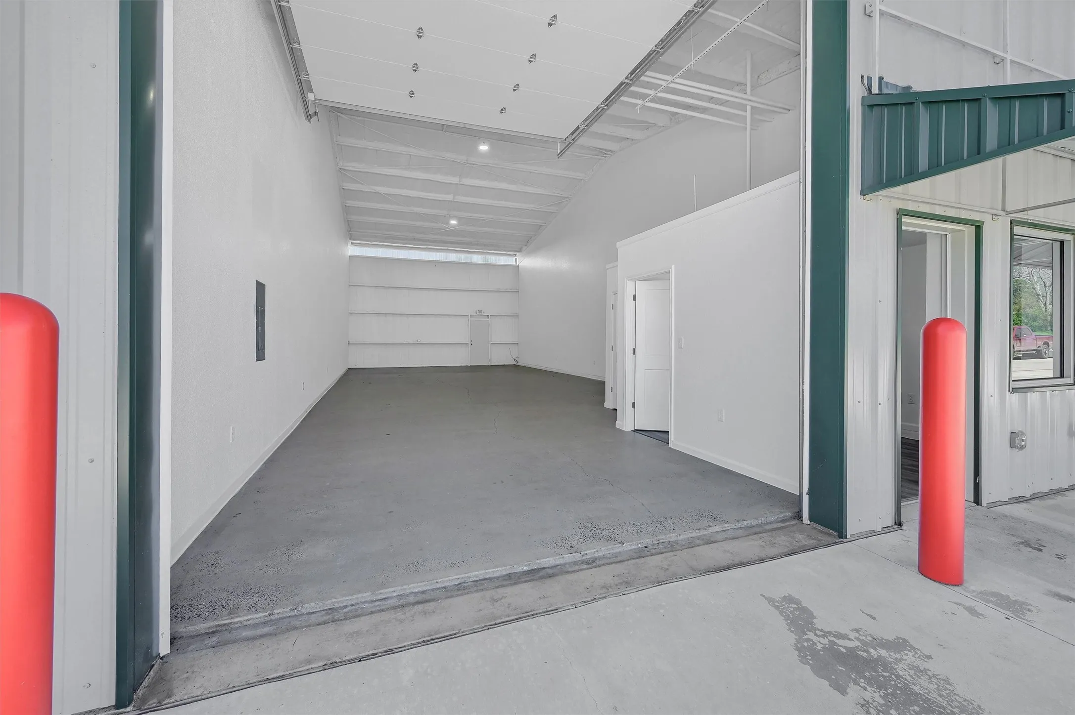 Warehouse For Rent in Grayson County , 2410 N Frisco Road, Sherman, Texas 75090, 0, 0, Garage spaces, 1,500 Sqft, built in 2023, New Construction - Complete, Price $1,500, mls#20380331, Real Estate Agent in Sherman, Homes For Rent in Grayson county, Homes For Rent in Sherman, Realtor in Sherman Texas, Real Estate Brokerage Independent Realty Texas, Luminita Cordes Realtor