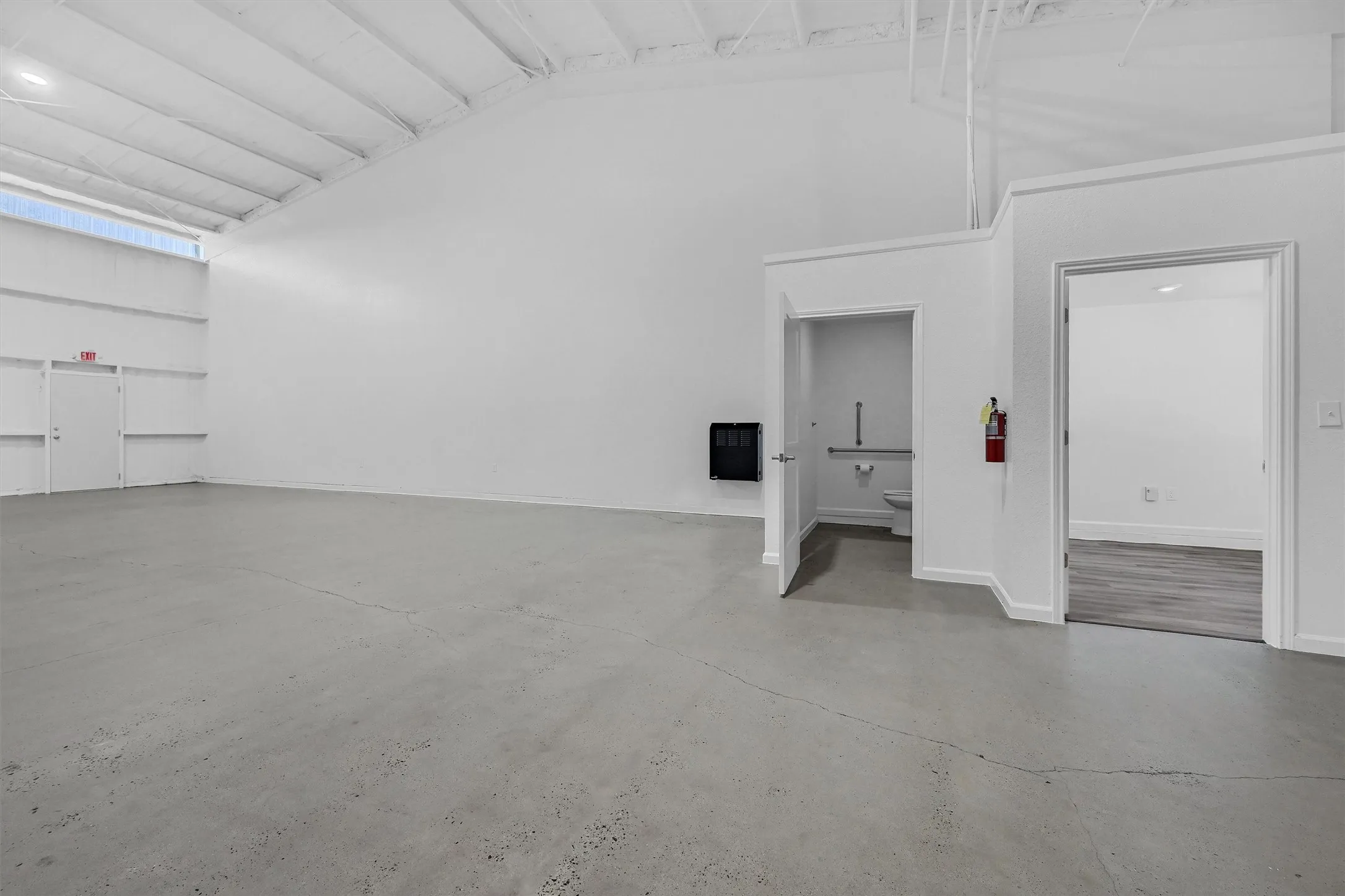 Warehouse For Rent in Grayson County , 2410 N Frisco Road, Sherman, Texas 75090, 0, 0, Garage spaces, 1,500 Sqft, built in 2023, New Construction - Complete, Price $1,500, mls#20380331, Real Estate Agent in Sherman, Homes For Rent in Grayson county, Homes For Rent in Sherman, Realtor in Sherman Texas, Real Estate Brokerage Independent Realty Texas, Luminita Cordes Realtor