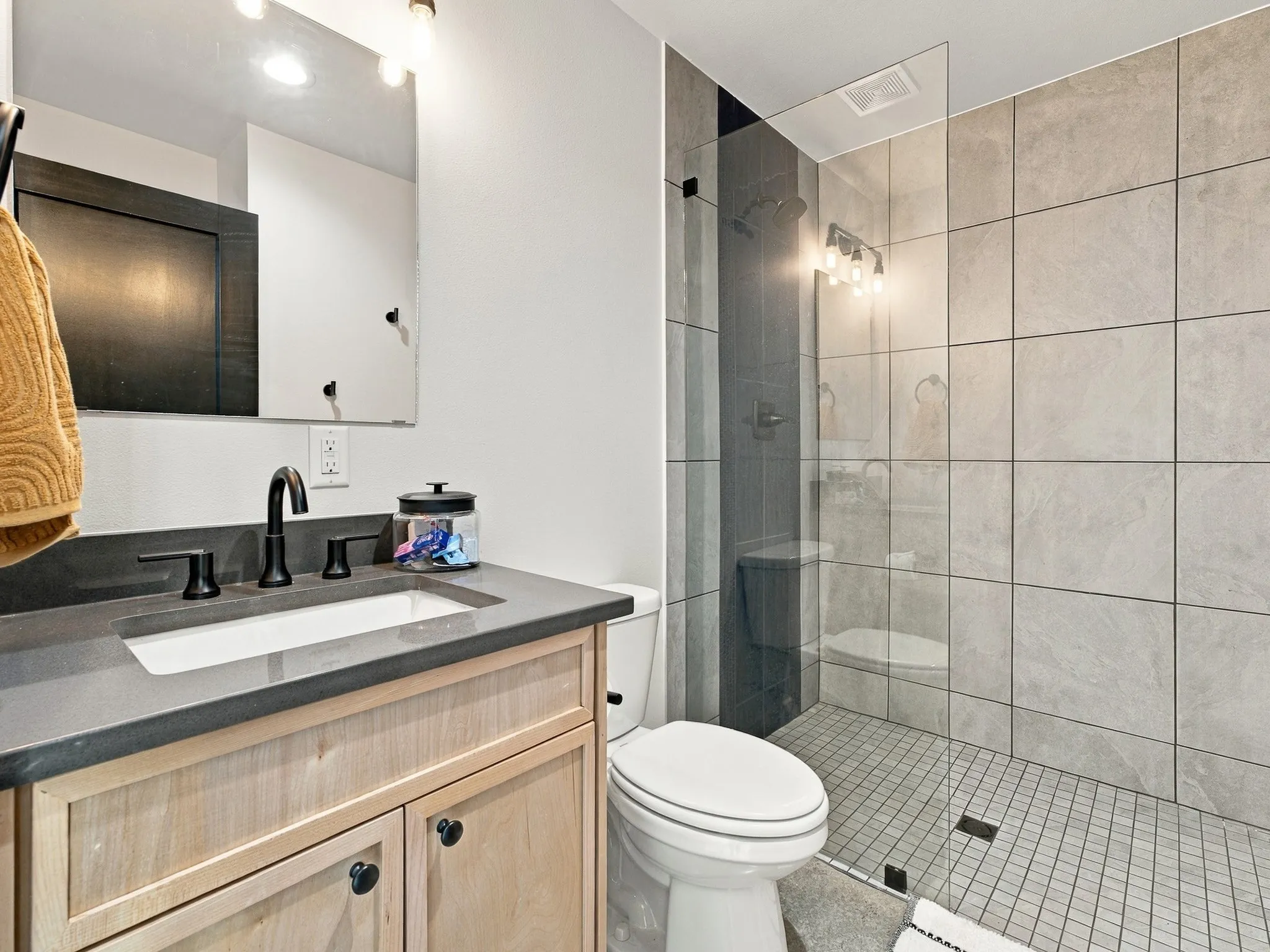 Single Family Residence For Sale in Wise County , 135 Demonbreun Court, Chico, Texas 76431, 5 Bedroom, 6 Bathroom, Garage spaces, 2,807 Sqft, built in 2022, Preowned, mls#20432940, Real Estate Agent in Chico, Homes For Sale in Wise county, Homes For Sale in Chico, Realtor in Chico Texas, Real Estate Brokerage Independent Realty Texas, Luminita Cordes Realtor