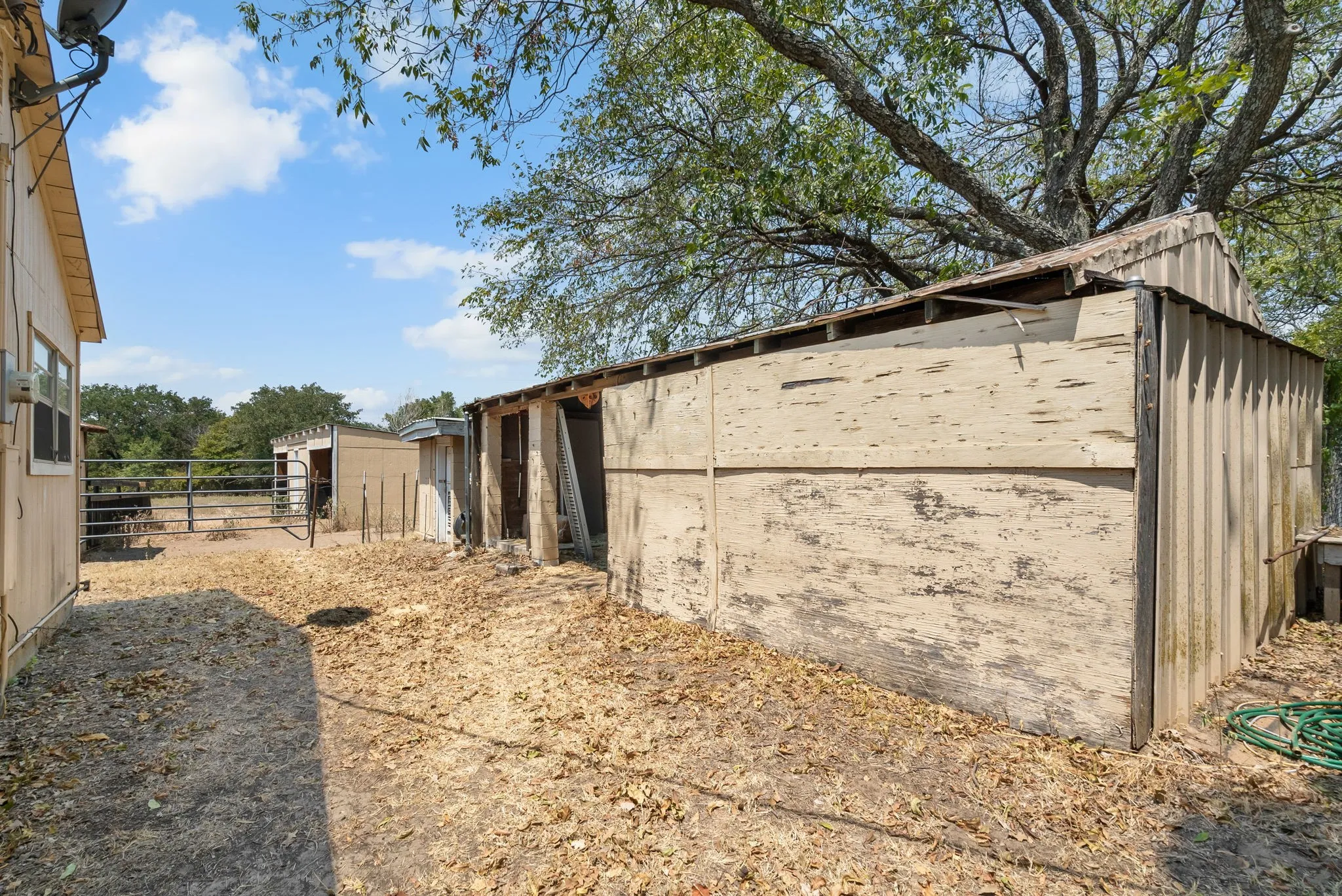 Single Family Residence For Sale in Parker County , 12125 Fm 920, Weatherford, Texas 76088, 2 Bedrooms, 1 Bathroom, Garage spaces, 896 Sqft, built in 1995, Price $285,000, mls#20419878, Real Estate Agent in Weatherford, Homes For Sale in Parker county, Homes For Sale in Weatherford, Realtor in Weatherford Texas, Real Estate Brokerage Independent Realty Texas, Luminita Cordes Realtor