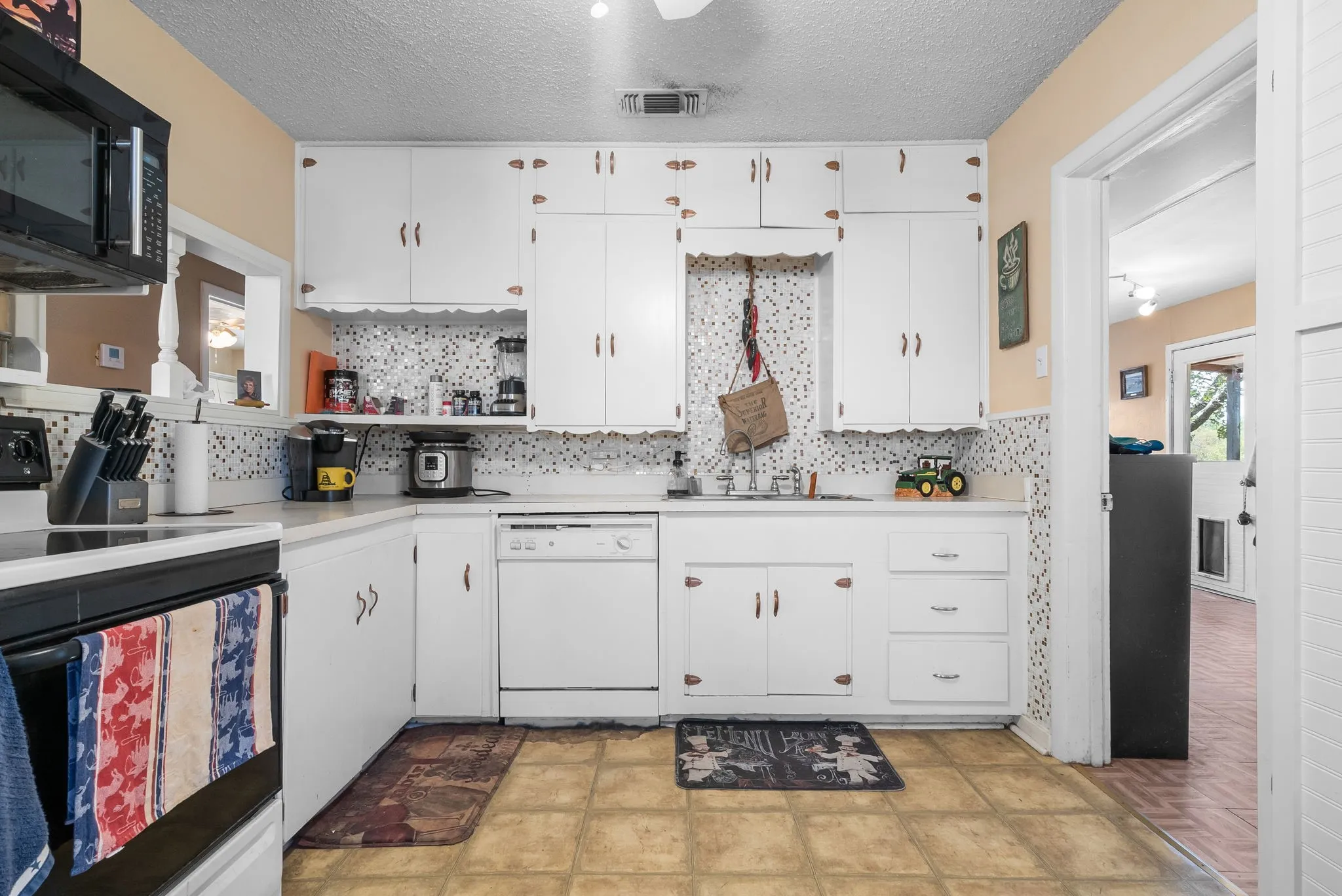 Single Family Residence For Sale in Parker County , 12125 Fm 920, Weatherford, Texas 76088, 2 Bedrooms, 1 Bathroom, Garage spaces, 896 Sqft, built in 1995, Price $285,000, mls#20419878, Real Estate Agent in Weatherford, Homes For Sale in Parker county, Homes For Sale in Weatherford, Realtor in Weatherford Texas, Real Estate Brokerage Independent Realty Texas, Luminita Cordes Realtor