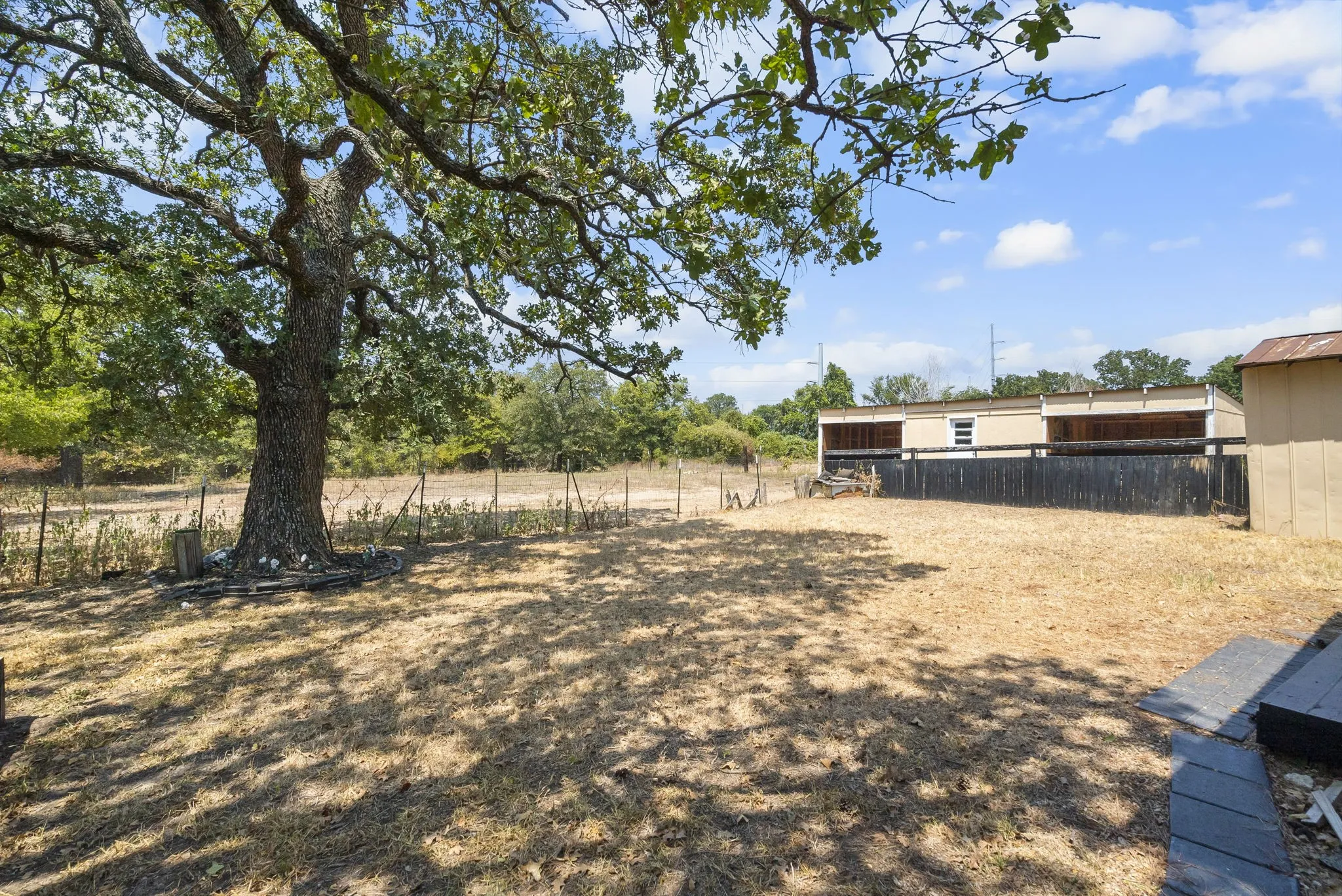 Single Family Residence For Sale in Parker County , 12125 Fm 920, Weatherford, Texas 76088, 2 Bedrooms, 1 Bathroom, Garage spaces, 896 Sqft, built in 1995, Price $285,000, mls#20419878, Real Estate Agent in Weatherford, Homes For Sale in Parker county, Homes For Sale in Weatherford, Realtor in Weatherford Texas, Real Estate Brokerage Independent Realty Texas, Luminita Cordes Realtor