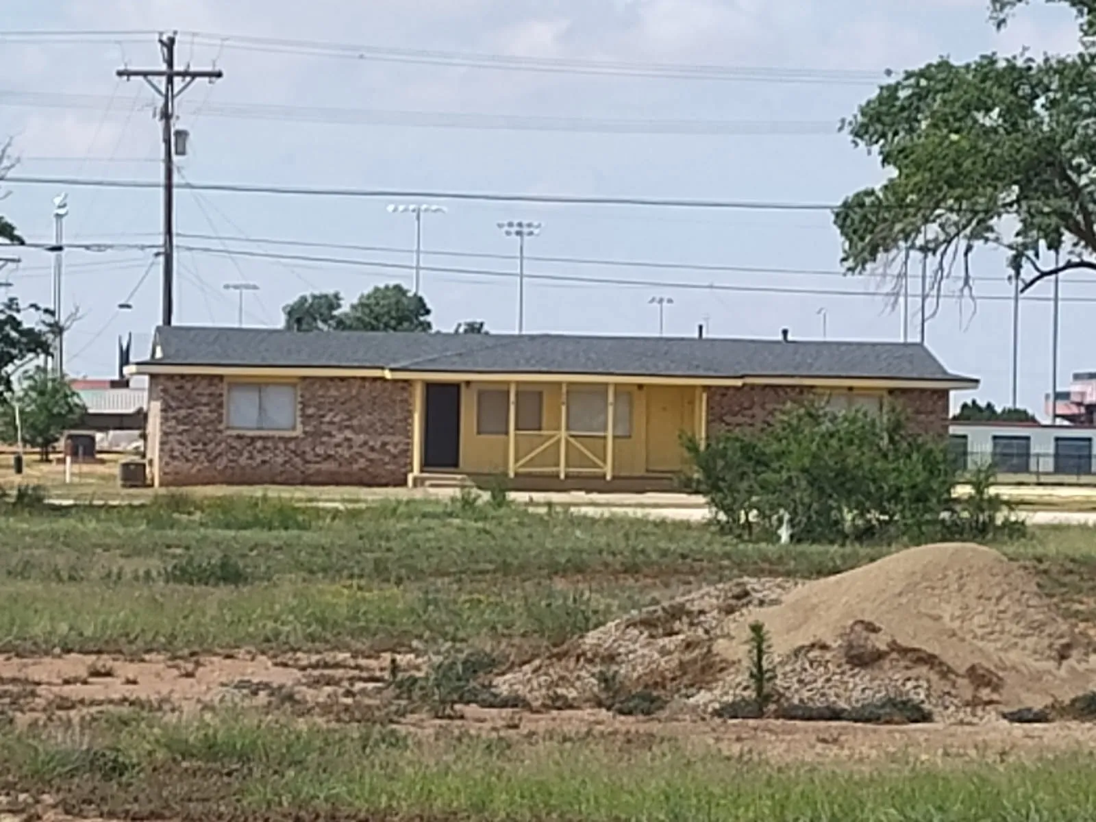 Duplex For Sale in Terry County , 1004 N Ballard Street, Brownfield, Texas 79316, 4 Bedrooms, 2 Bathrooms, Garage spaces, 0 Sqft, built in 0, Preowned, Price $125,000, mls#20449972, Real Estate Agent in Brownfield, Homes For Sale in Terry county, Homes For Sale in Brownfield, Realtor in Brownfield Texas, Real Estate Brokerage Independent Realty Texas, Luminita Cordes Realtor