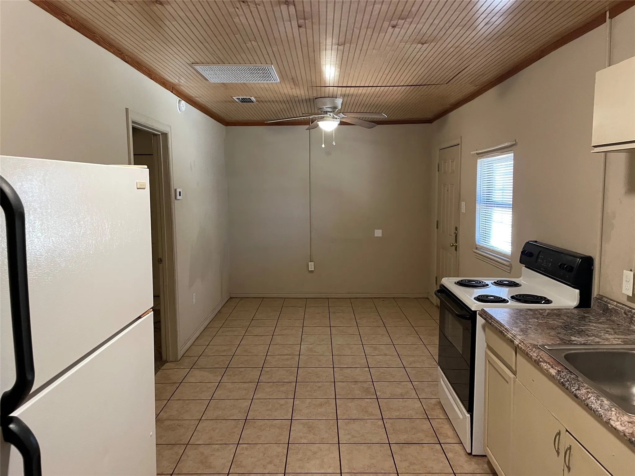 2826 Pine - Two Bedroom Unit