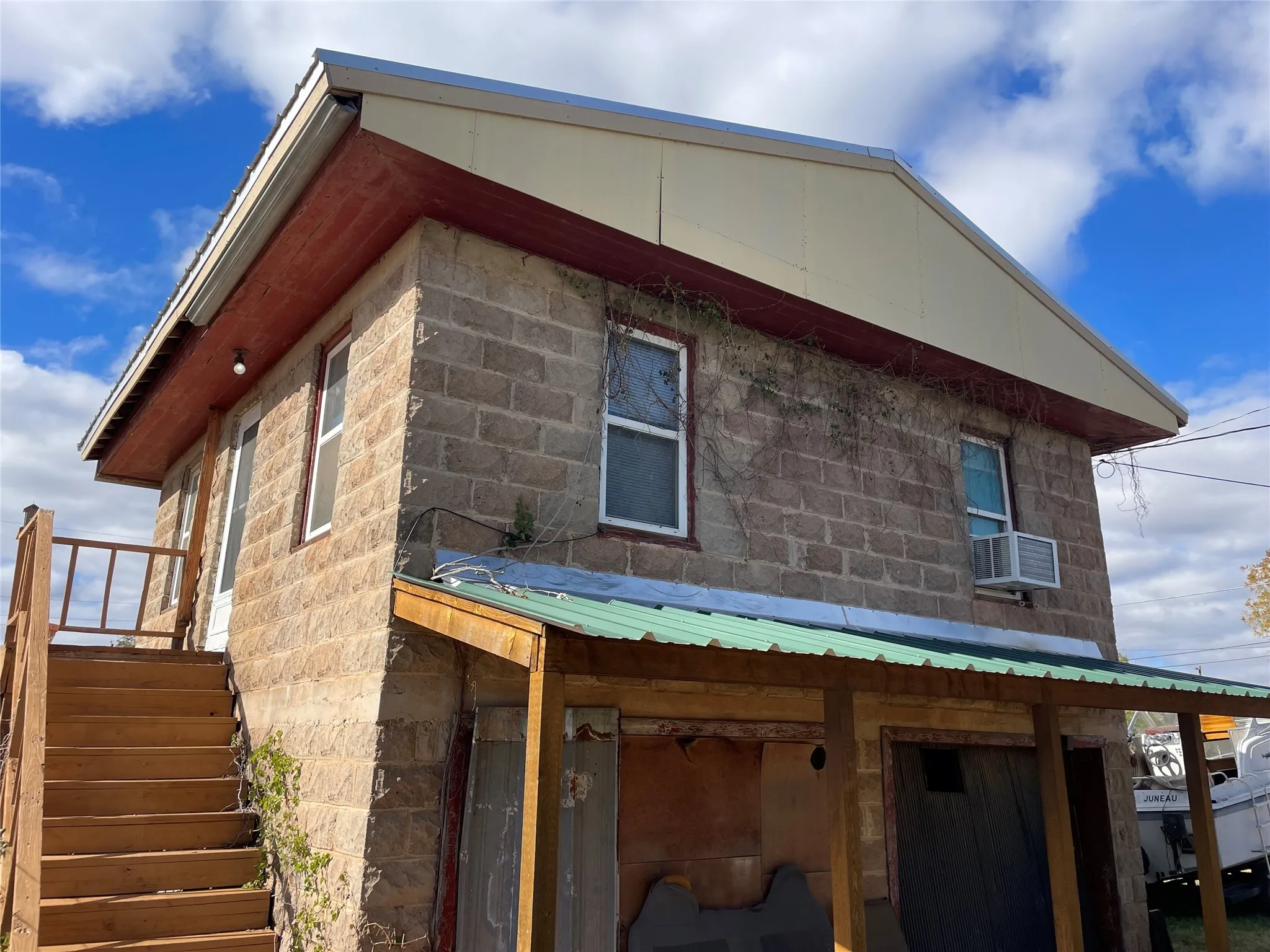 2826 Pine - Garage Apartment