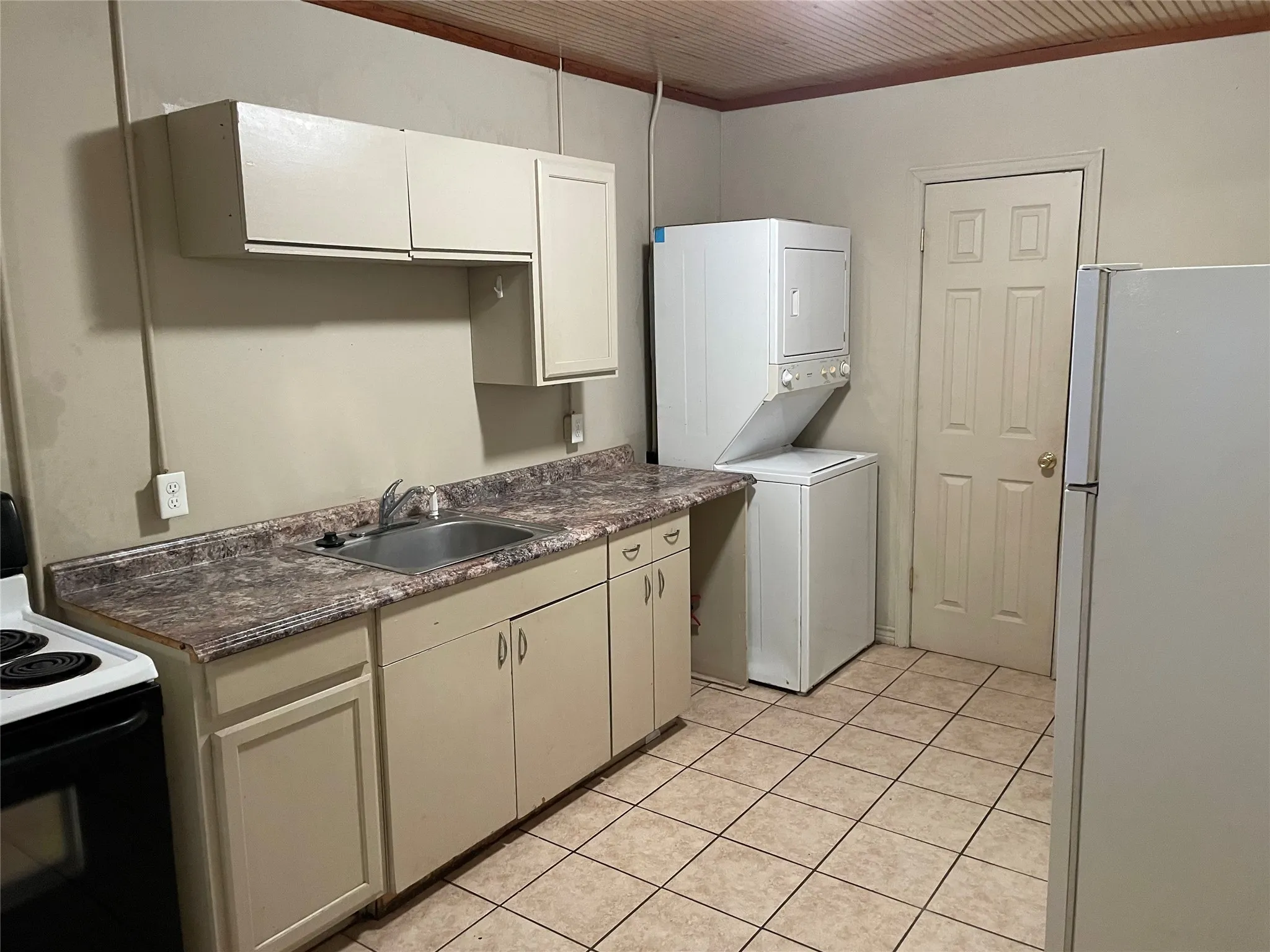 2826 Pine - Two Bedroom Unit