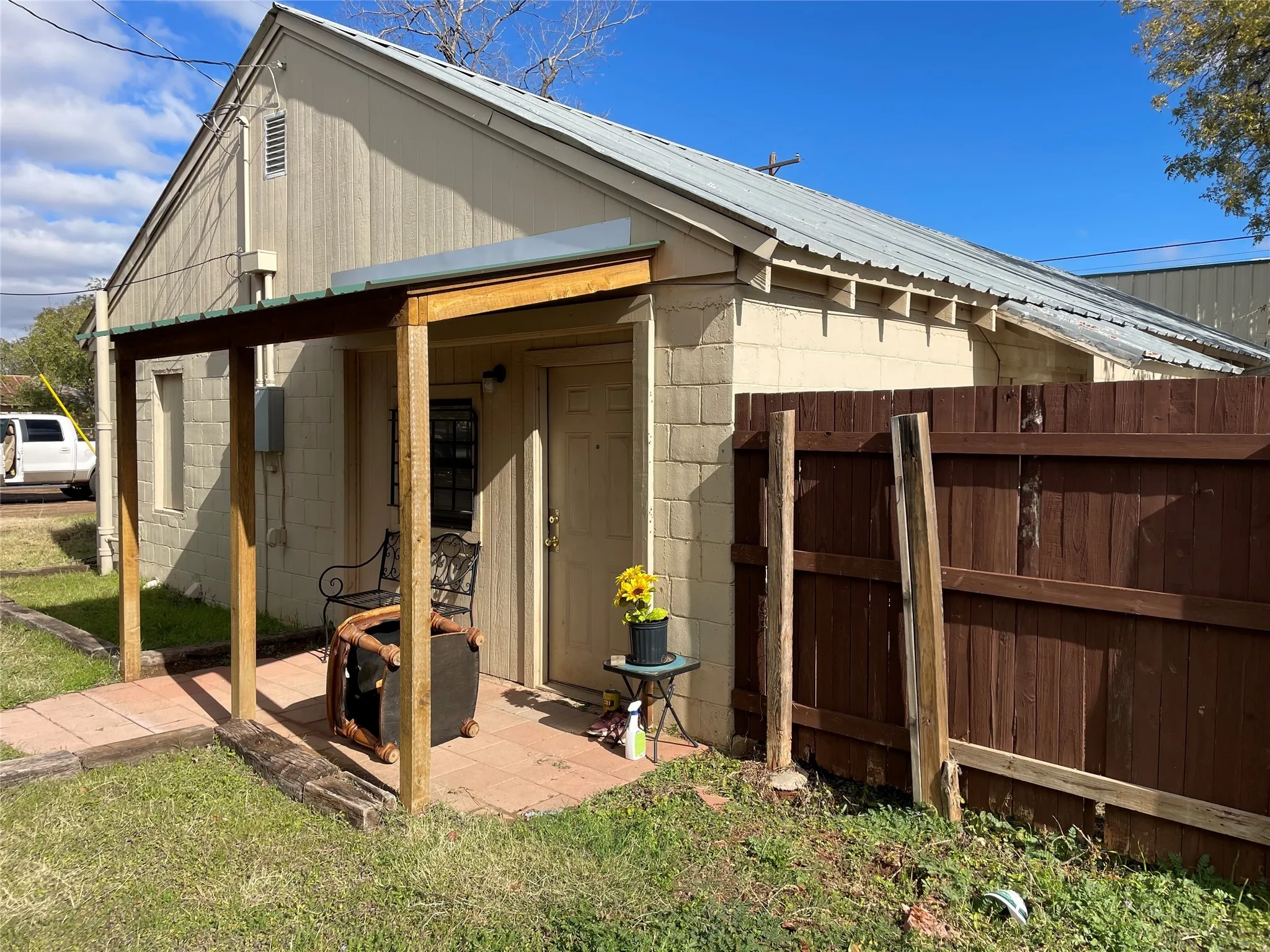 2826 Pine - Two Bedroom Unit
