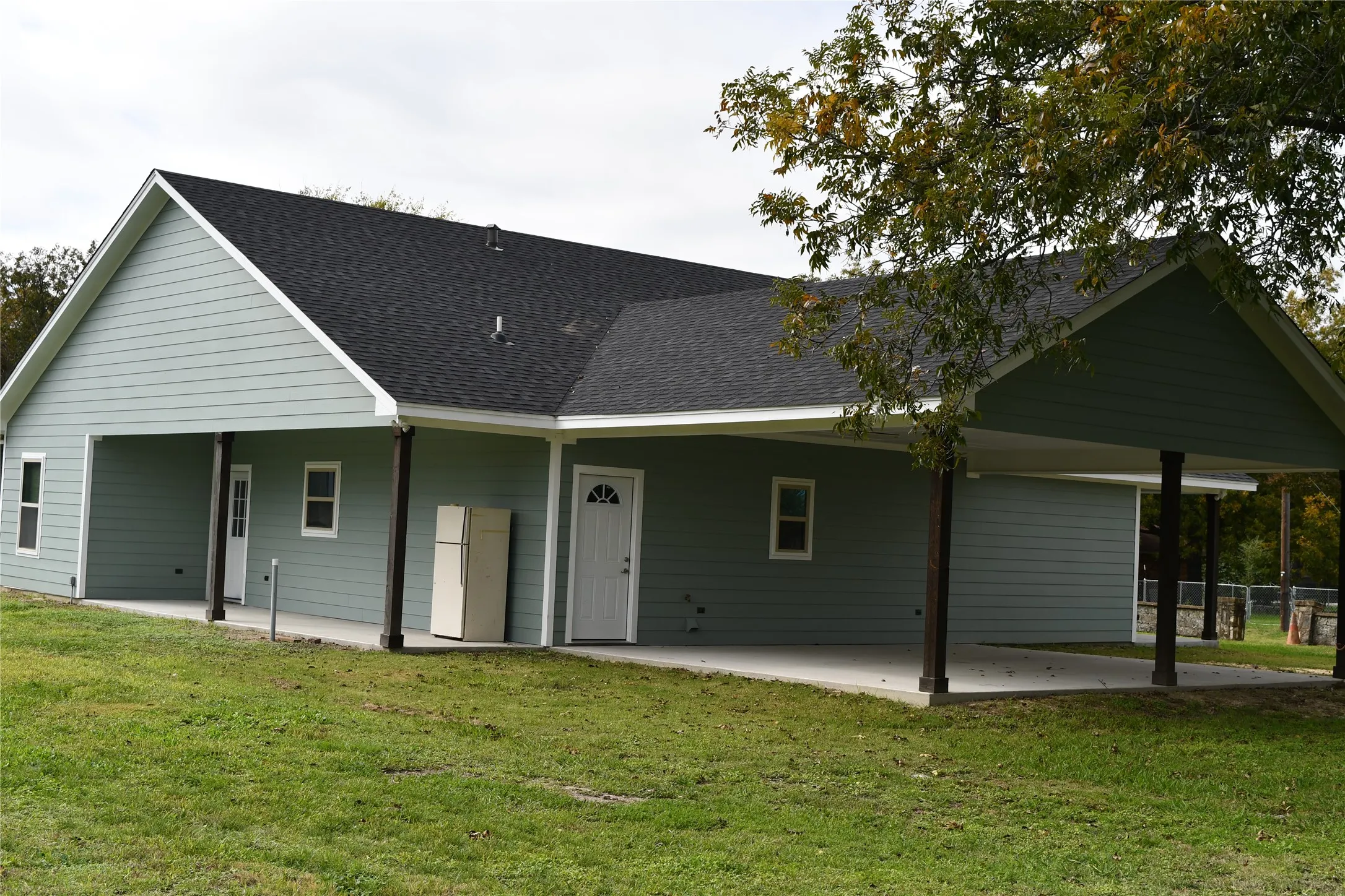 Single Family Residence For Sale in Erath County , 279 S CAMDEN Street, Dublin, Texas 76446, 3 Bedroom, 2 Bathroom, Garage spaces, 1,680 Sqft, built in 2021, mls#20465547, Real Estate Agent in Dublin, Homes For Sale in Erath county, Homes For Sale in Dublin, Realtor in Dublin Texas, Real Estate Brokerage Independent Realty Texas, Luminita Cordes Realtor
