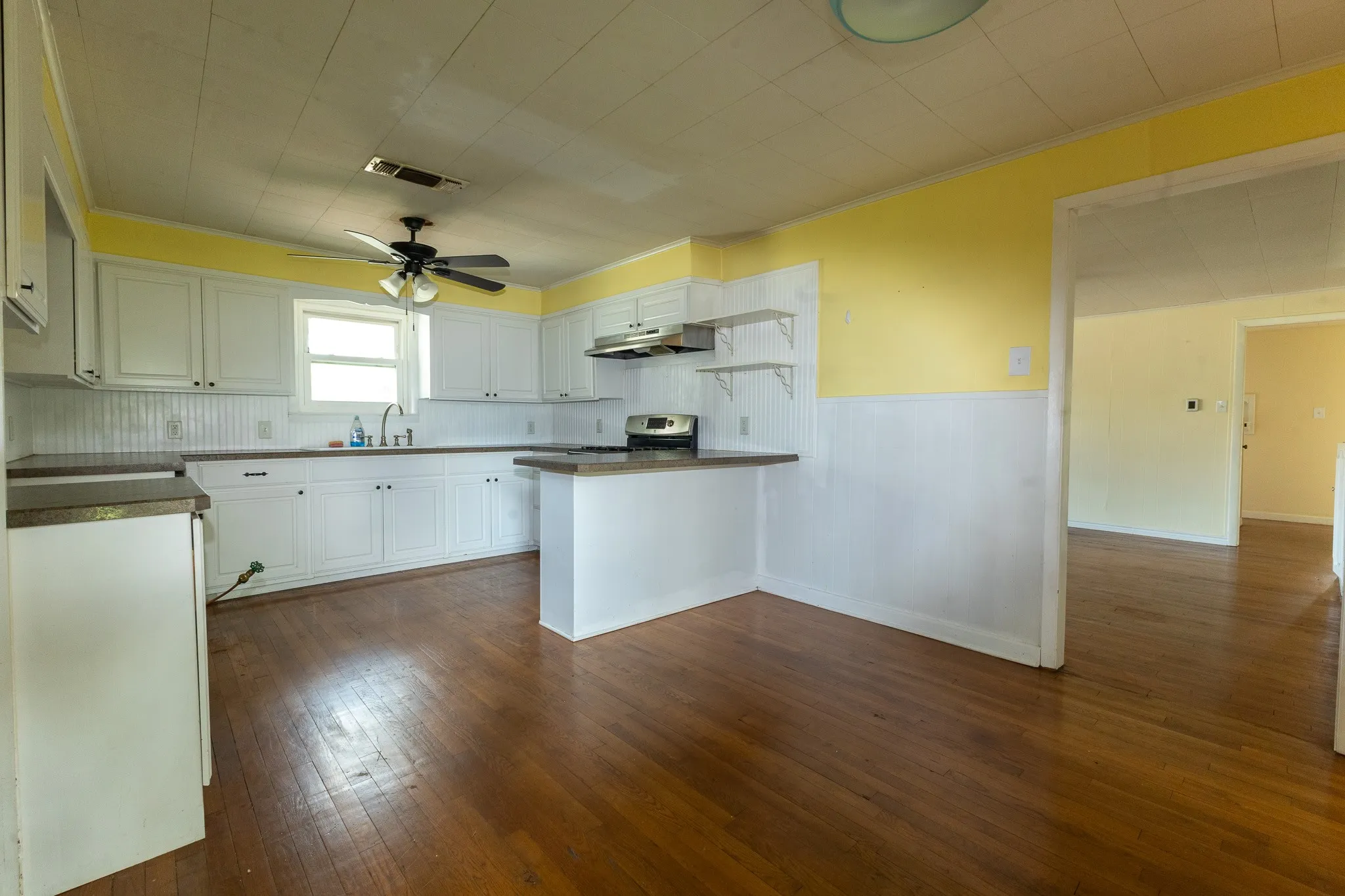 Single Family Residence For Sale in Brown County , 2010 4th Street, Brownwood, Texas 76801, 3 Bedroom, 3 Bathroom, 1 Garage spaces, 2,088 Sqft, built in 0, Price $249,500, mls#20470850, Real Estate Agent in Brownwood, Homes For Sale in Brown county, Homes For Sale in Brownwood, Realtor in Brownwood Texas, Real Estate Brokerage Independent Realty Texas, Luminita Cordes Realtor