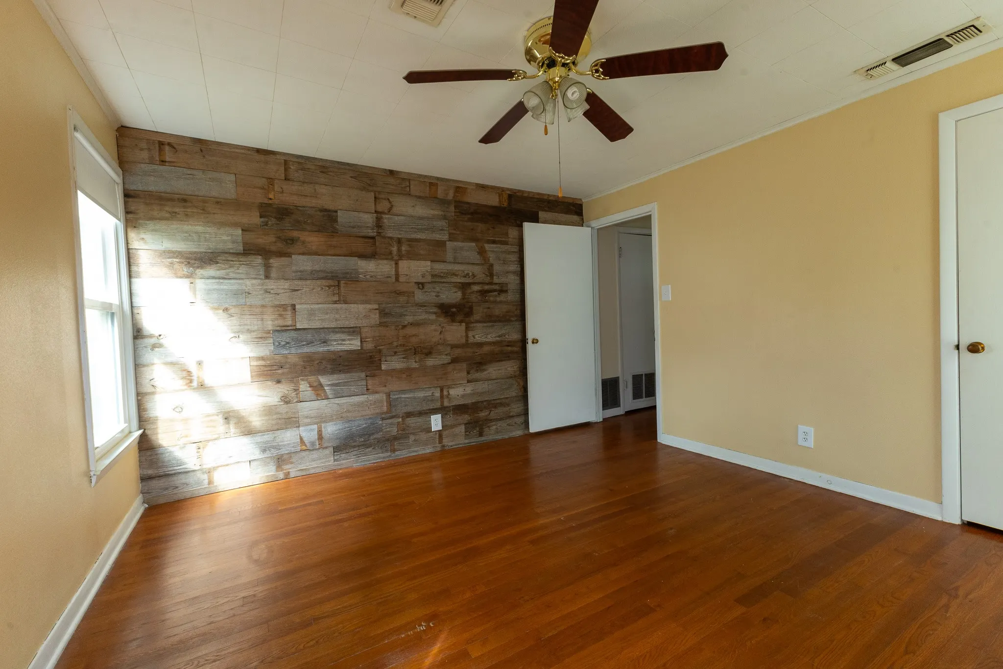 Single Family Residence For Sale in Brown County , 2010 4th Street, Brownwood, Texas 76801, 3 Bedroom, 3 Bathroom, 1 Garage spaces, 2,088 Sqft, built in 0, Price $249,500, mls#20470850, Real Estate Agent in Brownwood, Homes For Sale in Brown county, Homes For Sale in Brownwood, Realtor in Brownwood Texas, Real Estate Brokerage Independent Realty Texas, Luminita Cordes Realtor