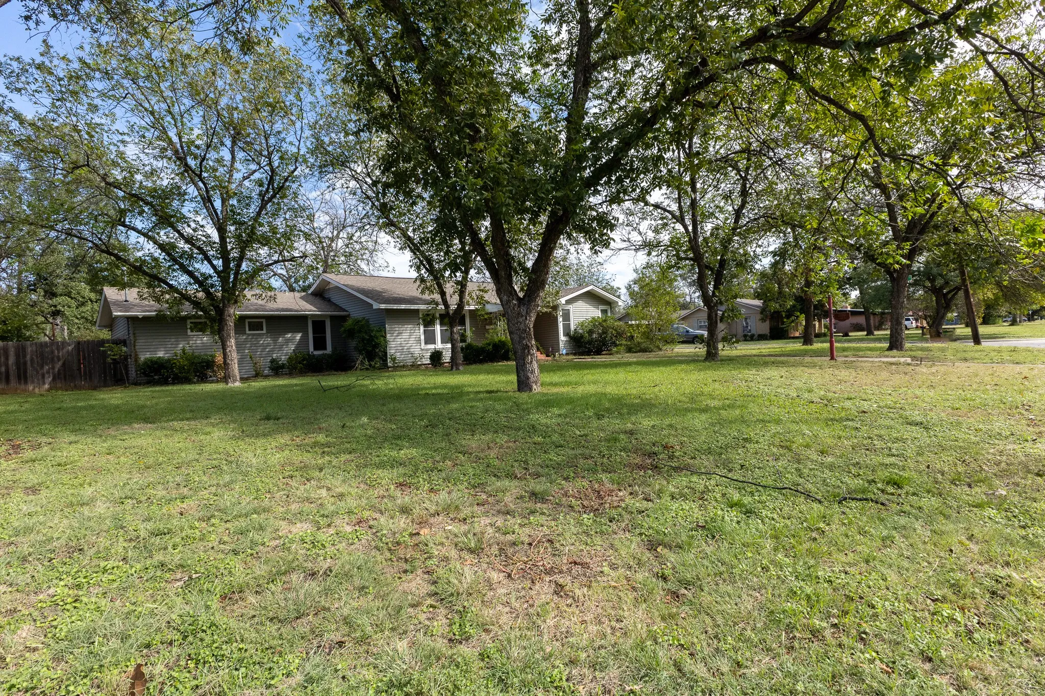 Single Family Residence For Sale in Brown County , 2010 4th Street, Brownwood, Texas 76801, 3 Bedroom, 3 Bathroom, 1 Garage spaces, 2,088 Sqft, built in 0, Price $249,500, mls#20470850, Real Estate Agent in Brownwood, Homes For Sale in Brown county, Homes For Sale in Brownwood, Realtor in Brownwood Texas, Real Estate Brokerage Independent Realty Texas, Luminita Cordes Realtor