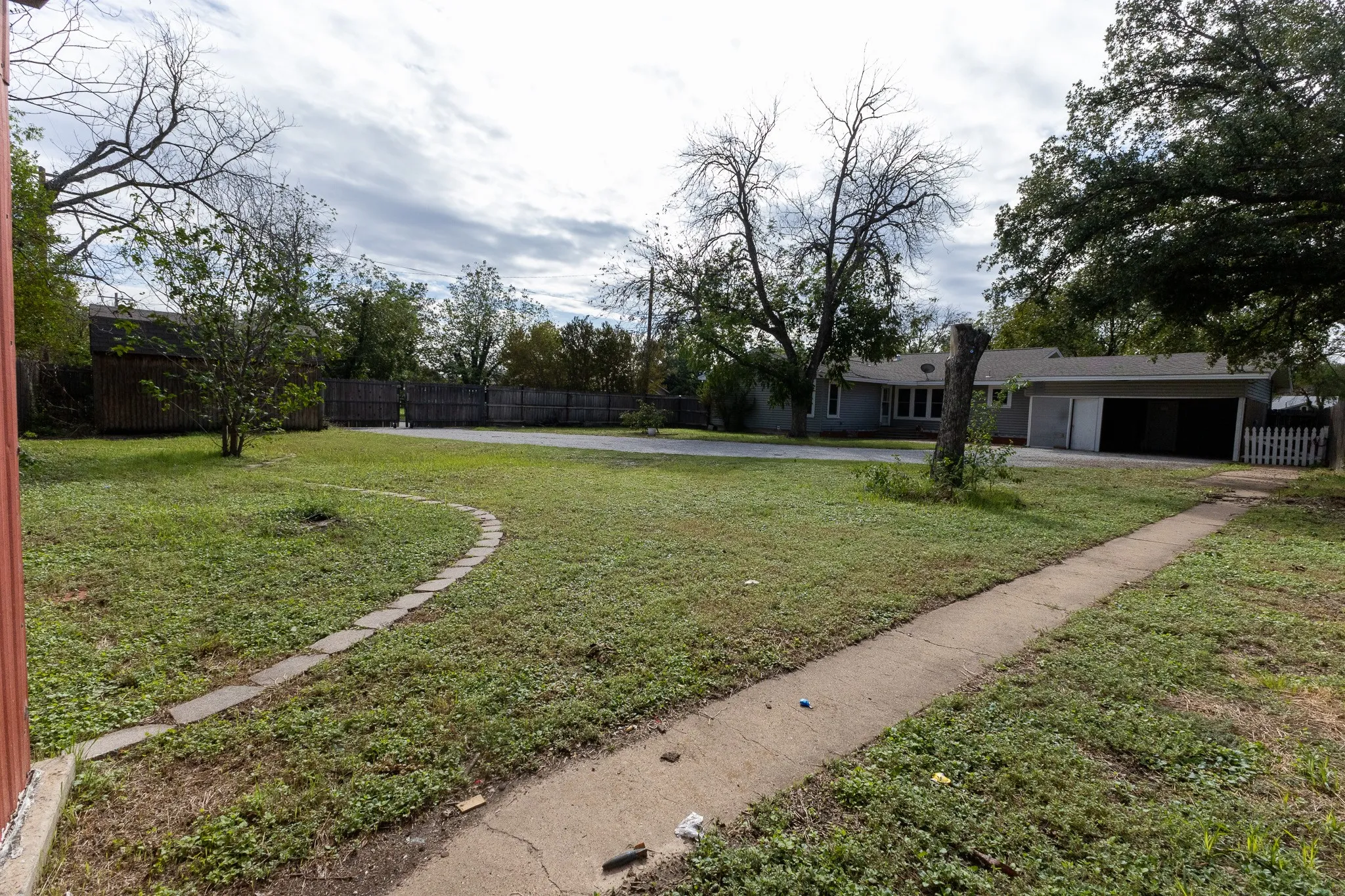 Single Family Residence For Sale in Brown County , 2010 4th Street, Brownwood, Texas 76801, 3 Bedroom, 3 Bathroom, 1 Garage spaces, 2,088 Sqft, built in 0, Price $249,500, mls#20470850, Real Estate Agent in Brownwood, Homes For Sale in Brown county, Homes For Sale in Brownwood, Realtor in Brownwood Texas, Real Estate Brokerage Independent Realty Texas, Luminita Cordes Realtor