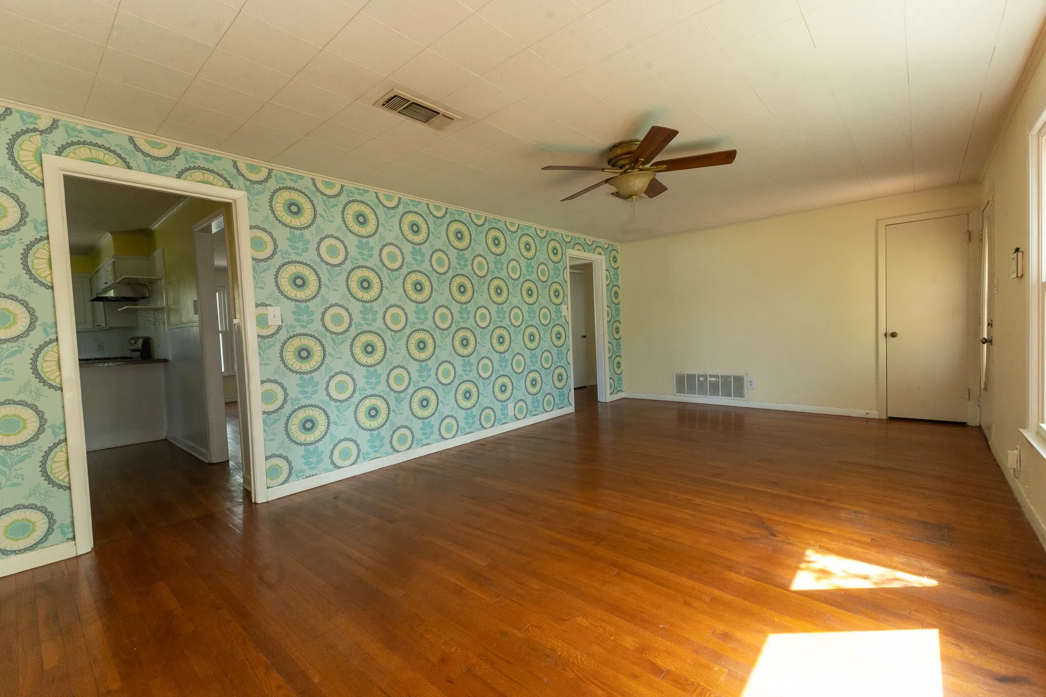 Single Family Residence For Sale in Brown County , 2010 4th Street, Brownwood, Texas 76801, 3 Bedroom, 3 Bathroom, 1 Garage spaces, 2,088 Sqft, built in 0, Price $249,500, mls#20470850, Real Estate Agent in Brownwood, Homes For Sale in Brown county, Homes For Sale in Brownwood, Realtor in Brownwood Texas, Real Estate Brokerage Independent Realty Texas, Luminita Cordes Realtor