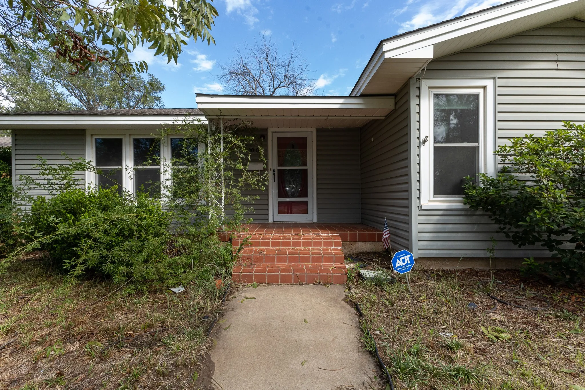 Single Family Residence For Sale in Brown County , 2010 4th Street, Brownwood, Texas 76801, 3 Bedroom, 3 Bathroom, 1 Garage spaces, 2,088 Sqft, built in 0, Price $249,500, mls#20470850, Real Estate Agent in Brownwood, Homes For Sale in Brown county, Homes For Sale in Brownwood, Realtor in Brownwood Texas, Real Estate Brokerage Independent Realty Texas, Luminita Cordes Realtor