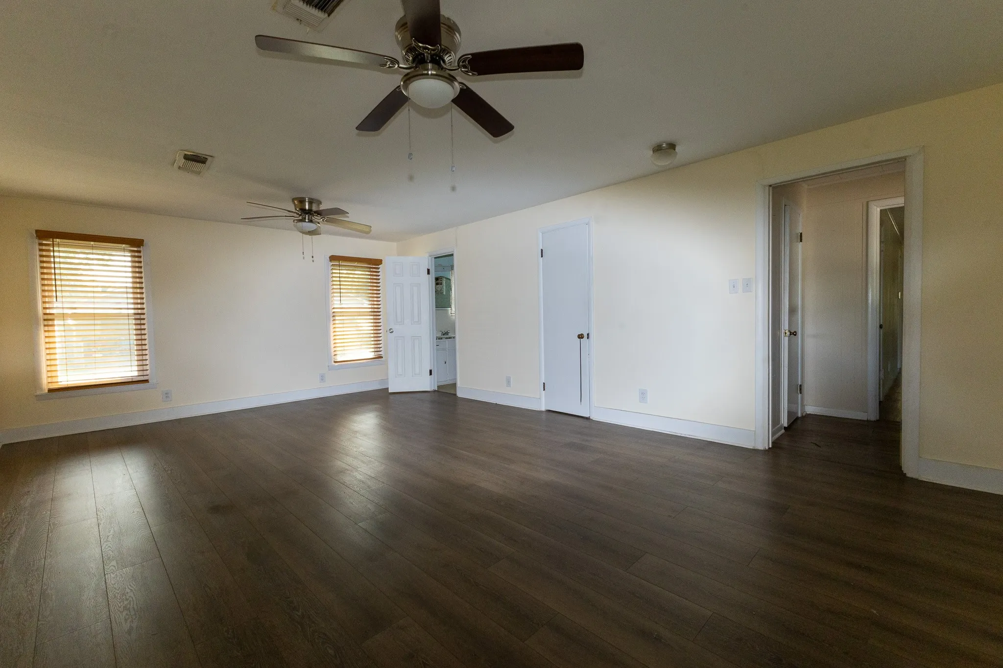 Single Family Residence For Sale in Brown County , 2010 4th Street, Brownwood, Texas 76801, 3 Bedroom, 3 Bathroom, 1 Garage spaces, 2,088 Sqft, built in 0, Price $249,500, mls#20470850, Real Estate Agent in Brownwood, Homes For Sale in Brown county, Homes For Sale in Brownwood, Realtor in Brownwood Texas, Real Estate Brokerage Independent Realty Texas, Luminita Cordes Realtor