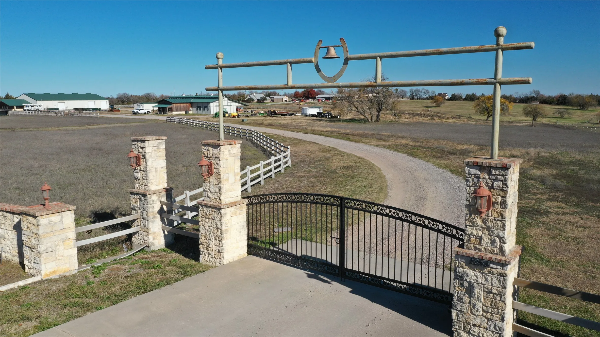 Warehouse For Sale in Grayson County , 1253 N HILL Street N, Van Alstyne, Texas 75495, 0, 0, Garage spaces, 4,008 Sqft, built in 2002, Preowned, mls#20492571, Real Estate Agent in Van Alstyne, Homes For Sale in Grayson county, Homes For Sale in Van Alstyne, Realtor in Van Alstyne Texas, Real Estate Brokerage Independent Realty Texas, Luminita Cordes Realtor