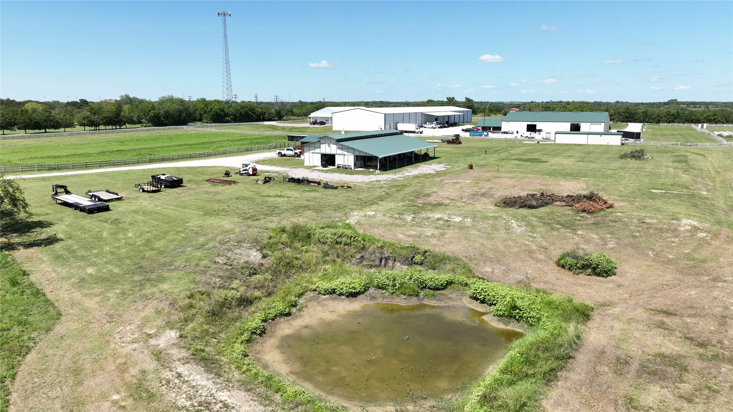 Warehouse For Sale in Grayson County , 1253 N HILL Street N, Van Alstyne, Texas 75495, 0, 0, Garage spaces, 4,008 Sqft, built in 2002, Preowned, mls#20492571, Real Estate Agent in Van Alstyne, Homes For Sale in Grayson county, Homes For Sale in Van Alstyne, Realtor in Van Alstyne Texas, Real Estate Brokerage Independent Realty Texas, Luminita Cordes Realtor