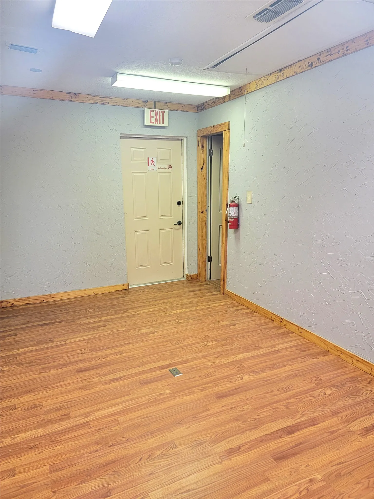 Office For Sale in Hill County , 213 S Bosque Street, Whitney, Texas 76692, 0, 0, Garage spaces, 0 Sqft, built in 1982, Preowned, mls#20500537, Real Estate Agent in Whitney, Homes For Sale in Hill county, Homes For Sale in Whitney, Realtor in Whitney Texas, Real Estate Brokerage Independent Realty Texas, Luminita Cordes Realtor