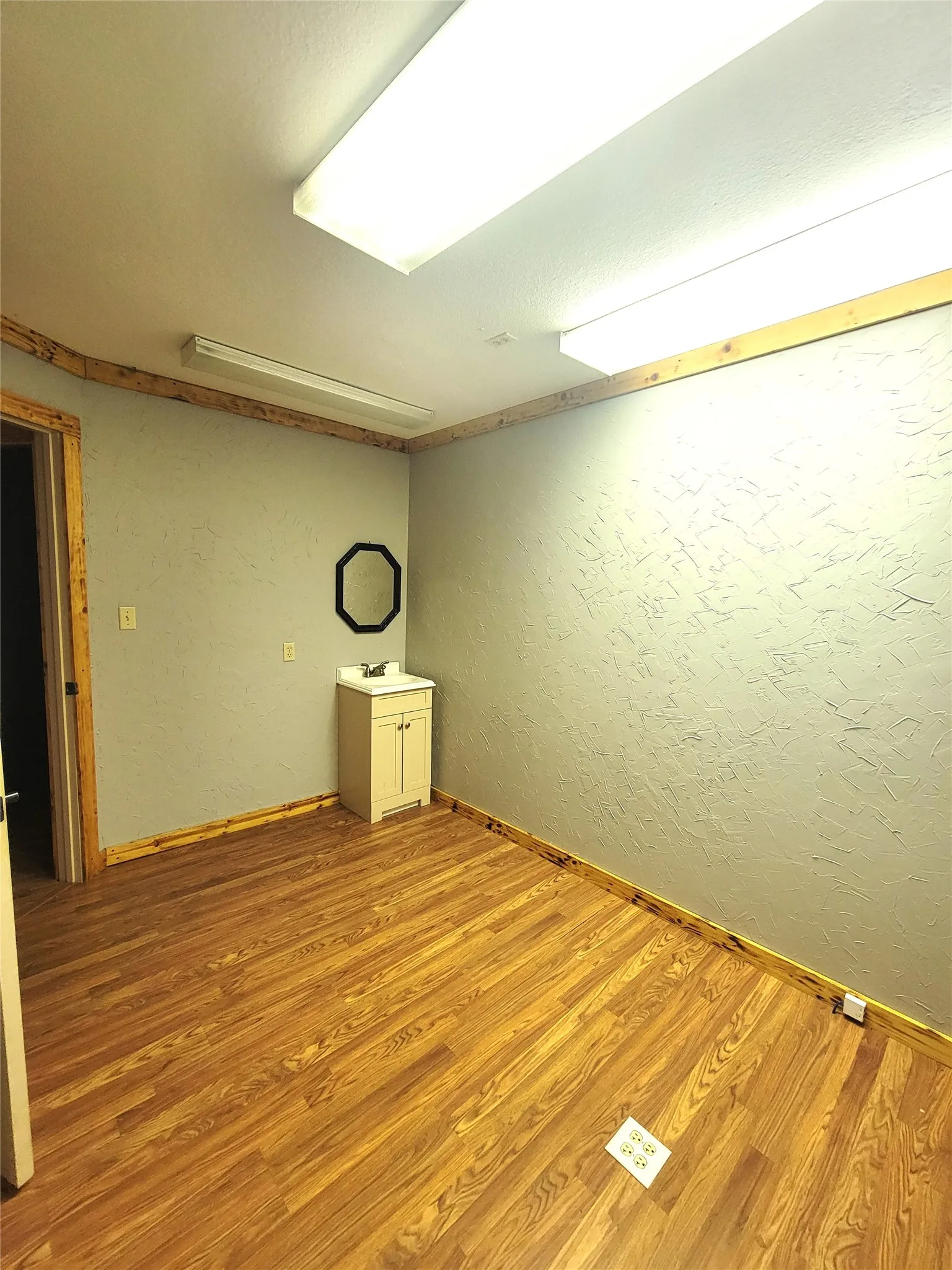 Office For Sale in Hill County , 213 S Bosque Street, Whitney, Texas 76692, 0, 0, Garage spaces, 0 Sqft, built in 1982, Preowned, mls#20500537, Real Estate Agent in Whitney, Homes For Sale in Hill county, Homes For Sale in Whitney, Realtor in Whitney Texas, Real Estate Brokerage Independent Realty Texas, Luminita Cordes Realtor