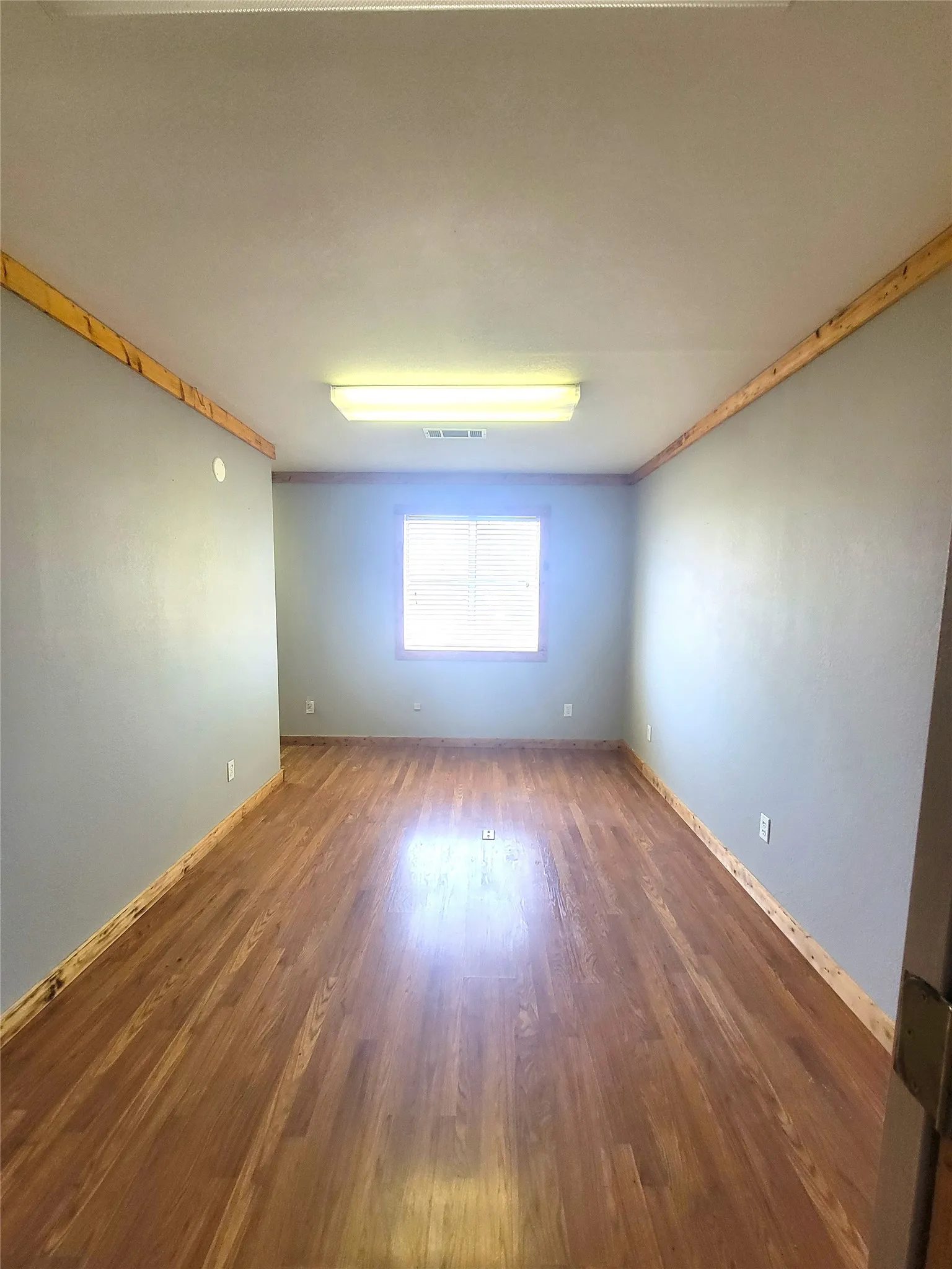 Office For Sale in Hill County , 213 S Bosque Street, Whitney, Texas 76692, 0, 0, Garage spaces, 0 Sqft, built in 1982, Preowned, mls#20500537, Real Estate Agent in Whitney, Homes For Sale in Hill county, Homes For Sale in Whitney, Realtor in Whitney Texas, Real Estate Brokerage Independent Realty Texas, Luminita Cordes Realtor