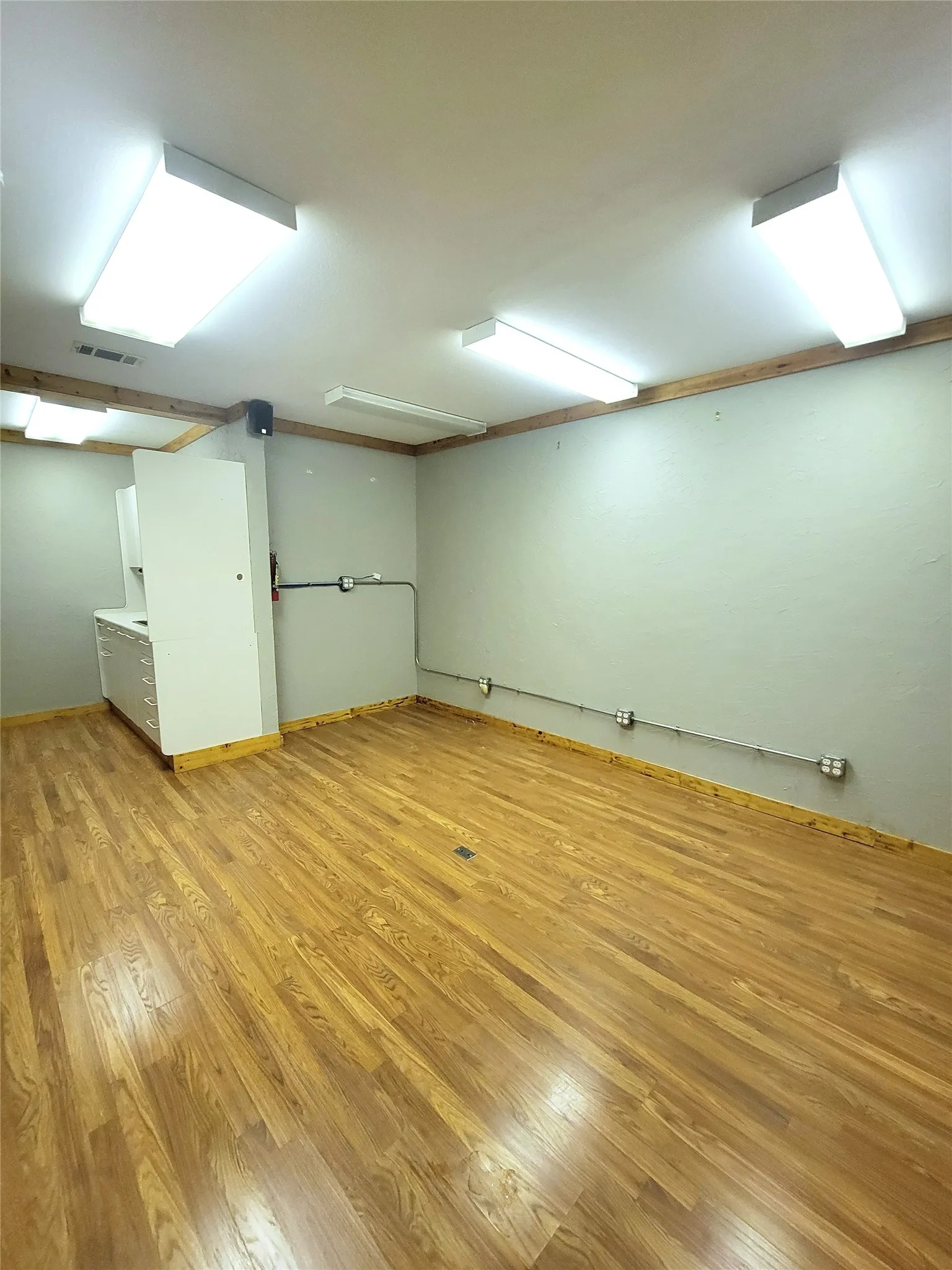 Office For Sale in Hill County , 213 S Bosque Street, Whitney, Texas 76692, 0, 0, Garage spaces, 0 Sqft, built in 1982, Preowned, mls#20500537, Real Estate Agent in Whitney, Homes For Sale in Hill county, Homes For Sale in Whitney, Realtor in Whitney Texas, Real Estate Brokerage Independent Realty Texas, Luminita Cordes Realtor