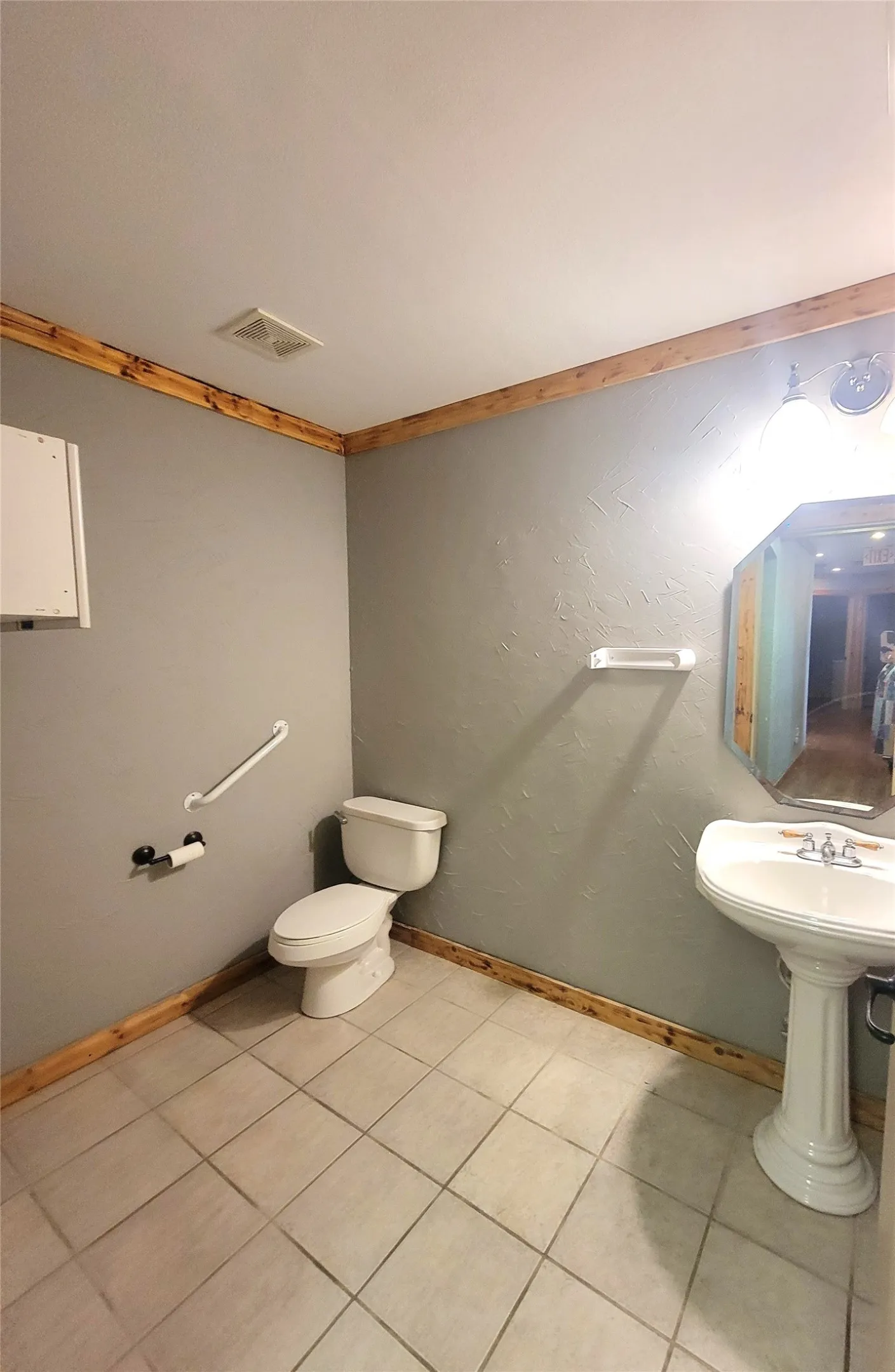 Office For Sale in Hill County , 213 S Bosque Street, Whitney, Texas 76692, 0, 0, Garage spaces, 0 Sqft, built in 1982, Preowned, mls#20500537, Real Estate Agent in Whitney, Homes For Sale in Hill county, Homes For Sale in Whitney, Realtor in Whitney Texas, Real Estate Brokerage Independent Realty Texas, Luminita Cordes Realtor