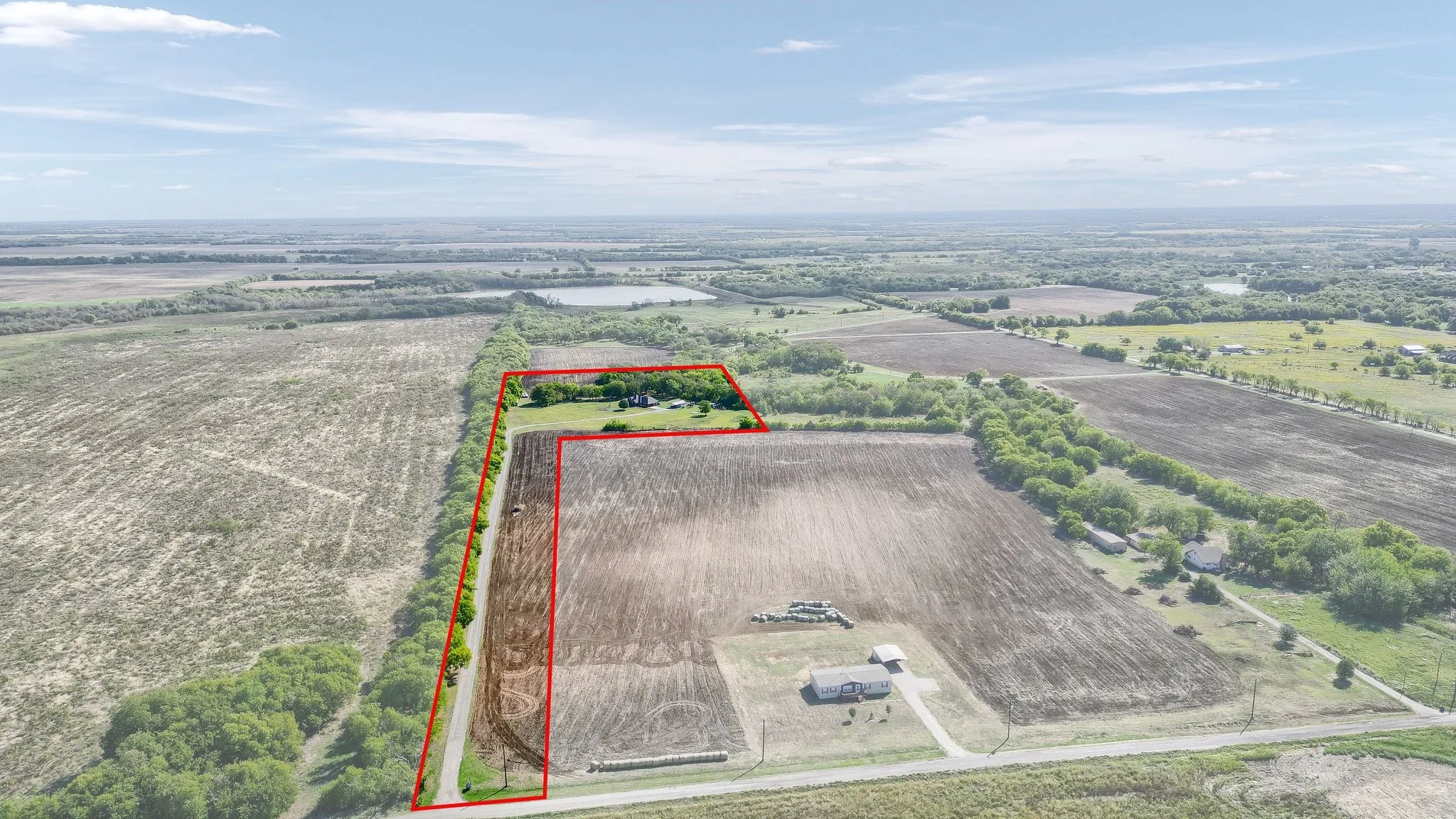 Single Family Residence For Sale in Grayson County , 688 Harris Road, Gunter, Texas 75058, 3 Bedroom, 2 Bathroom, 2 Garage spaces, 2,094 Sqft, built in 1994, Preowned, mls#20473851, Real Estate Agent in Gunter, Homes For Sale in Grayson county, Homes For Sale in Gunter, Realtor in Gunter Texas, Real Estate Brokerage Independent Realty Texas, Luminita Cordes Realtor