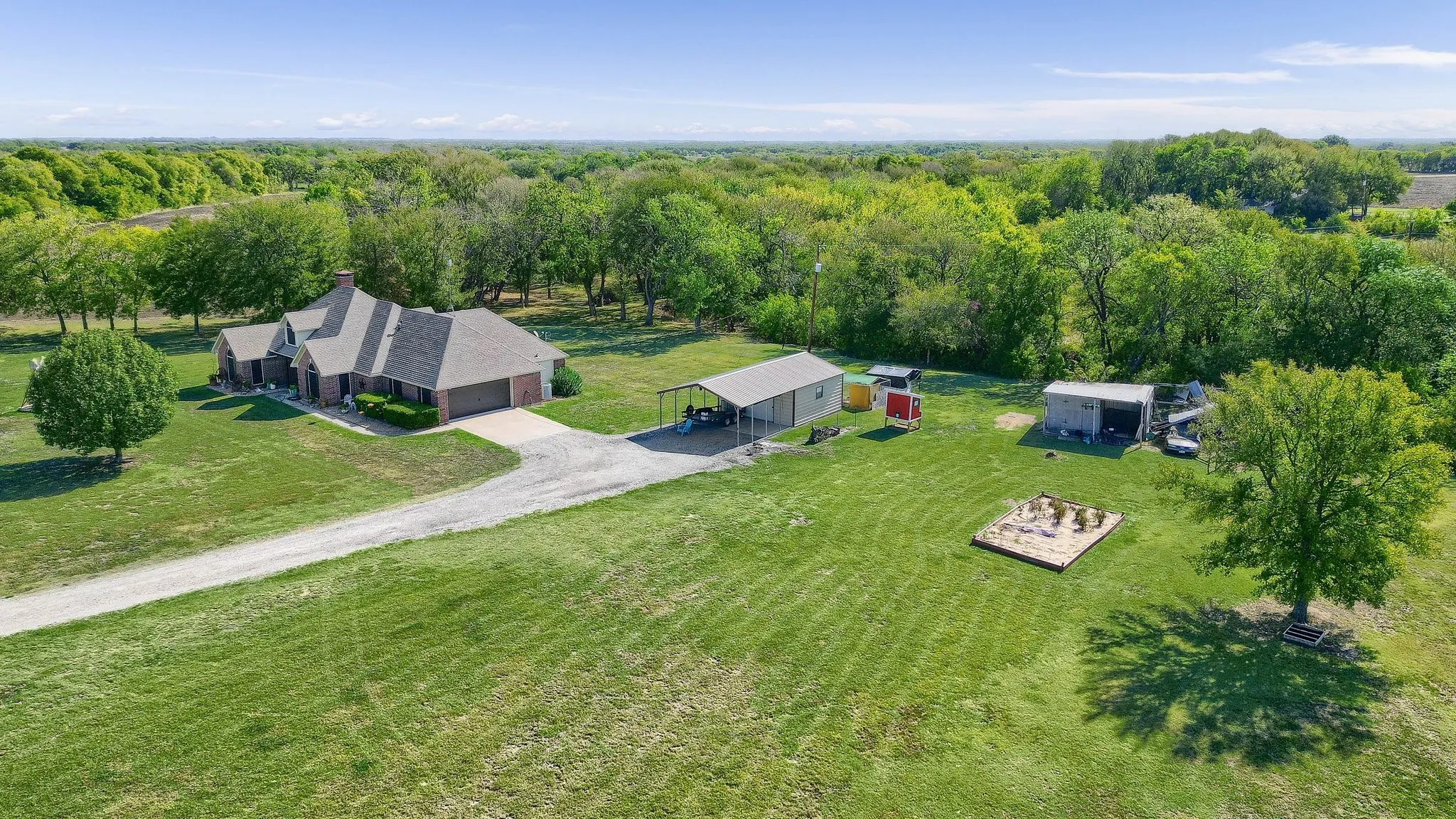 Single Family Residence For Sale in Grayson County , 688 Harris Road, Gunter, Texas 75058, 3 Bedroom, 2 Bathroom, 2 Garage spaces, 2,094 Sqft, built in 1994, Preowned, mls#20473851, Real Estate Agent in Gunter, Homes For Sale in Grayson county, Homes For Sale in Gunter, Realtor in Gunter Texas, Real Estate Brokerage Independent Realty Texas, Luminita Cordes Realtor