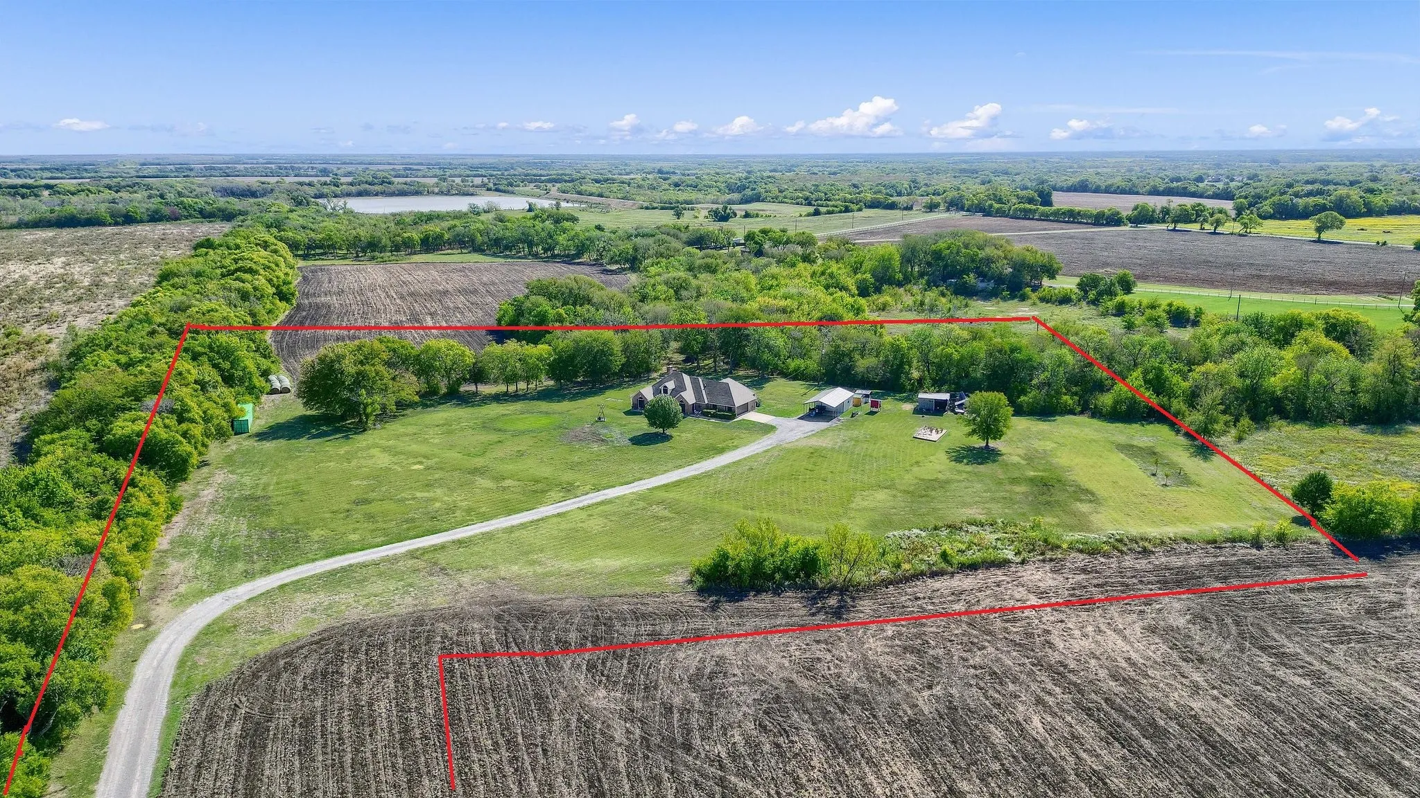 Single Family Residence For Sale in Grayson County , 688 Harris Road, Gunter, Texas 75058, 3 Bedroom, 2 Bathroom, 2 Garage spaces, 2,094 Sqft, built in 1994, Preowned, mls#20473851, Real Estate Agent in Gunter, Homes For Sale in Grayson county, Homes For Sale in Gunter, Realtor in Gunter Texas, Real Estate Brokerage Independent Realty Texas, Luminita Cordes Realtor