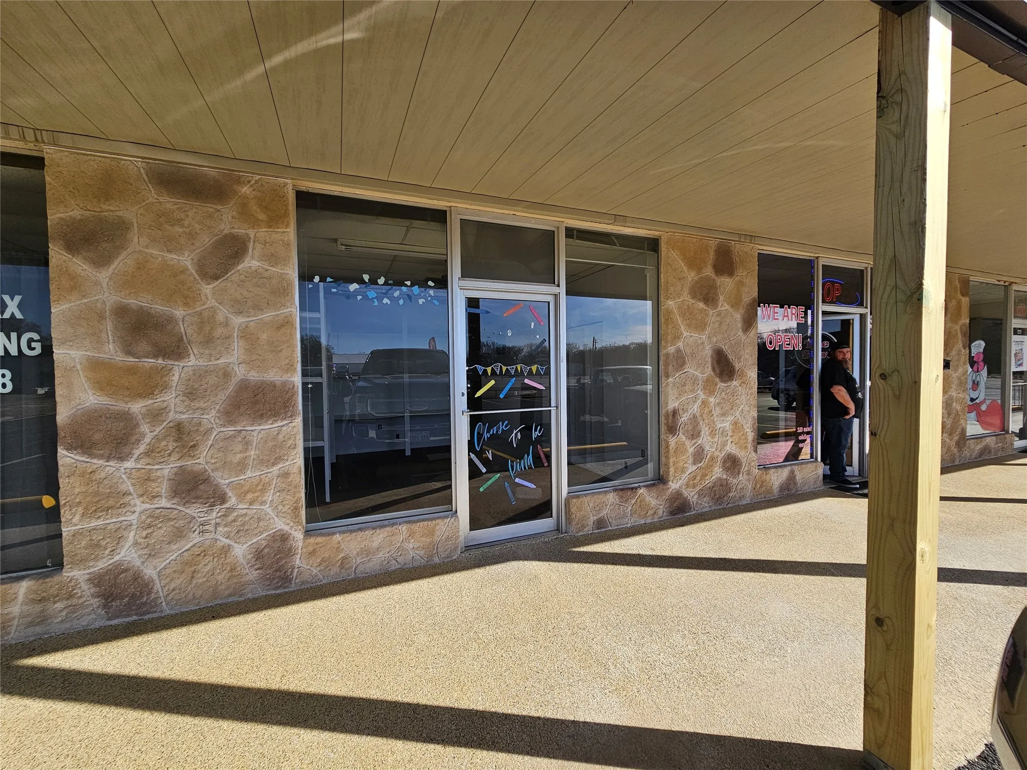 Office For Rent in Van Zandt County , 101 E Grand Plaza 105, Grand Saline, Texas 75140, 0, 0, Garage spaces, 0 Sqft, built in 1970, Preowned, mls#20517093, Real Estate Agent in Grand Saline, Homes For Rent in Van Zandt county, Homes For Rent in Grand Saline, Realtor in Grand Saline Texas, Real Estate Brokerage Independent Realty Texas, Luminita Cordes Realtor